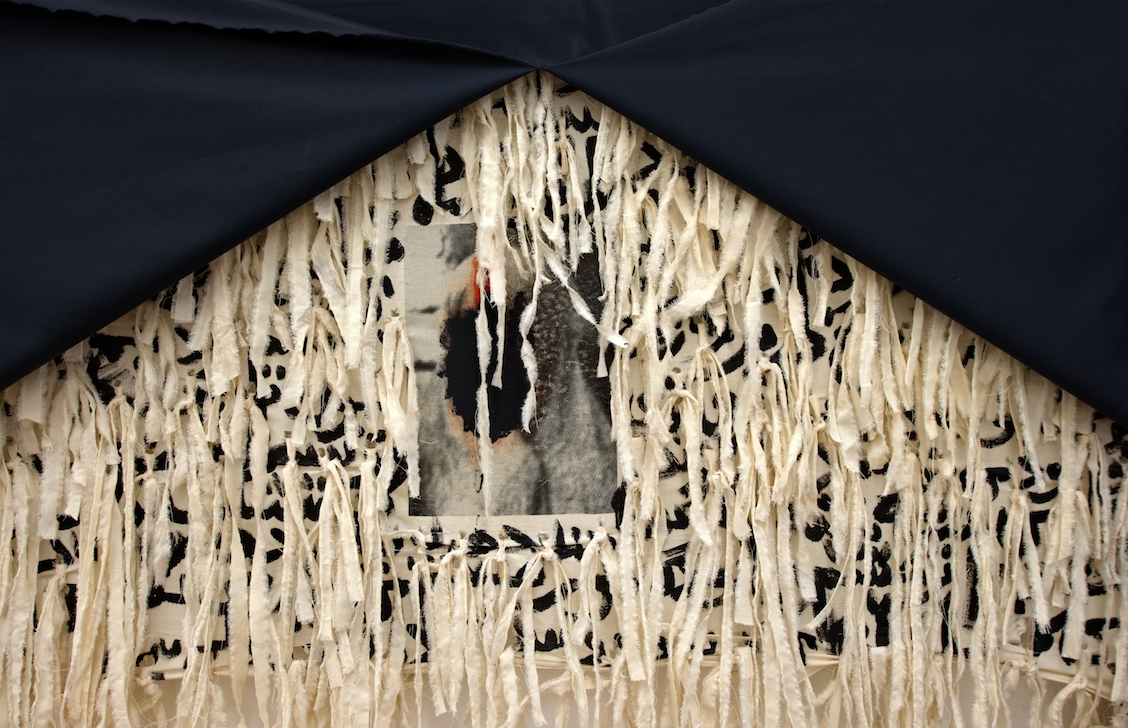Farkhondeh Shahroudi, bilder im vorhang (detail), 2000. Photo: Heiner Lieberum.