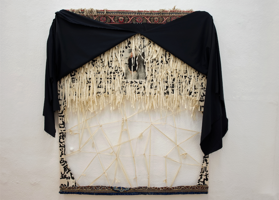 Farkhondeh Shahroudi, bilder im vorhang, 2000. Photo: Heiner Lieberum.