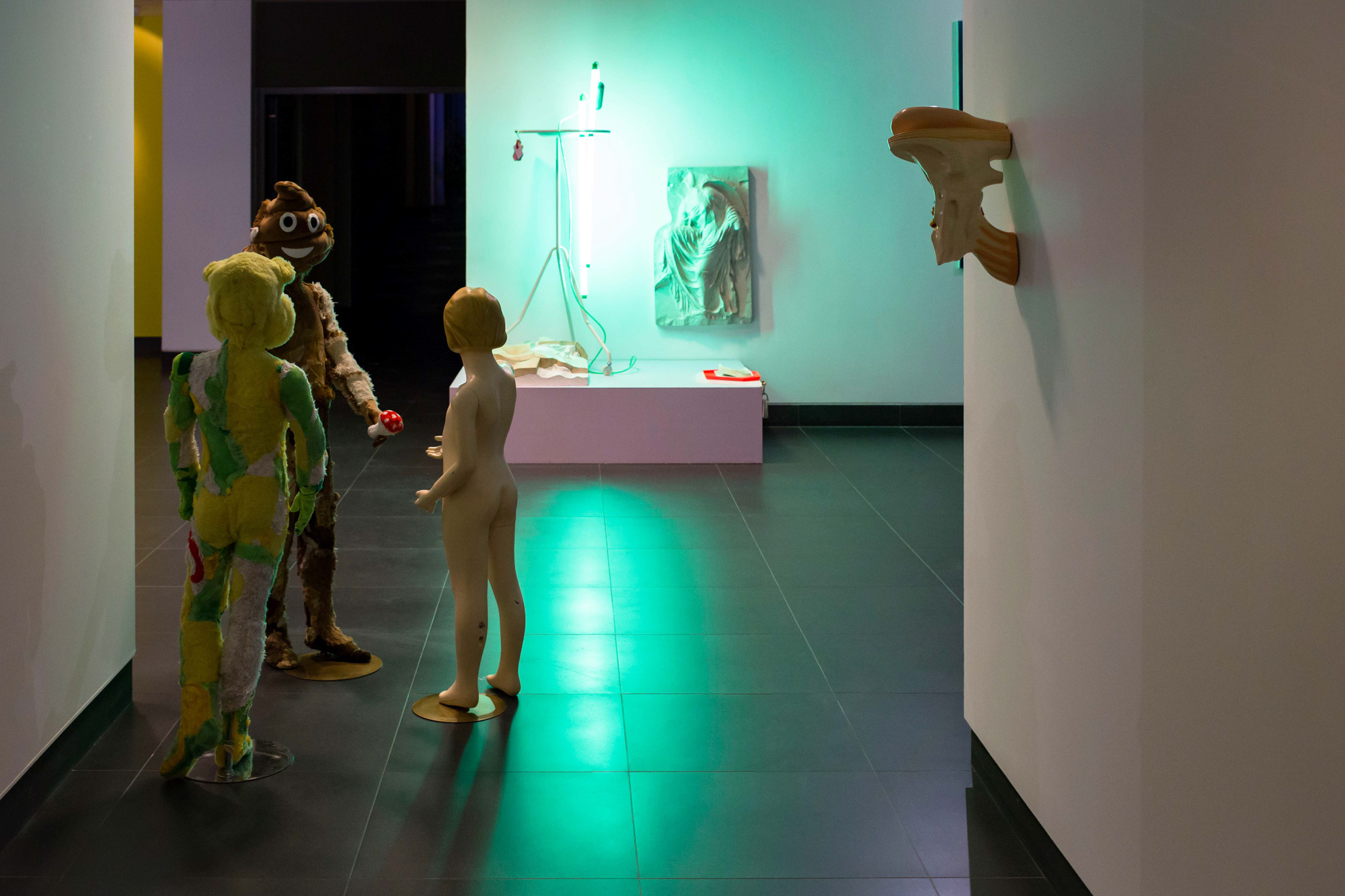 GYPSUM FLESH STORY, Exhibition view