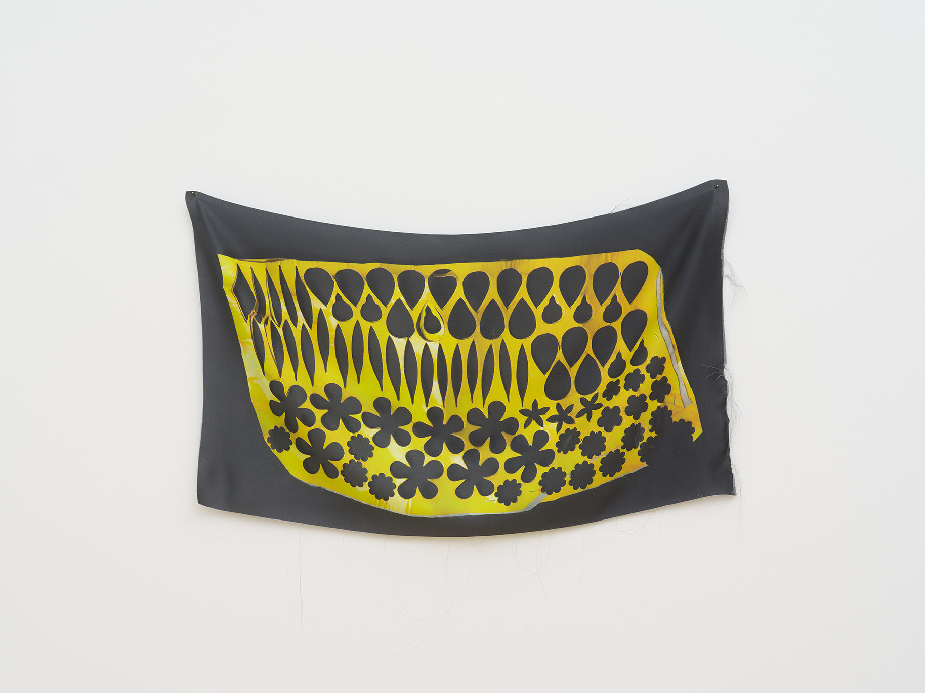 Kim Schoen: Negative Bouquet (yellow), 2023. Giclee print on 12 mm silk satin 71 x 41 cm