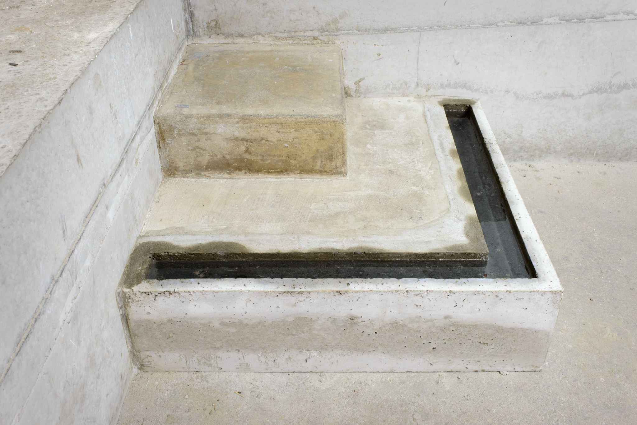 Chantal van Rijt, BarriĂšre, concrete, water, 2023