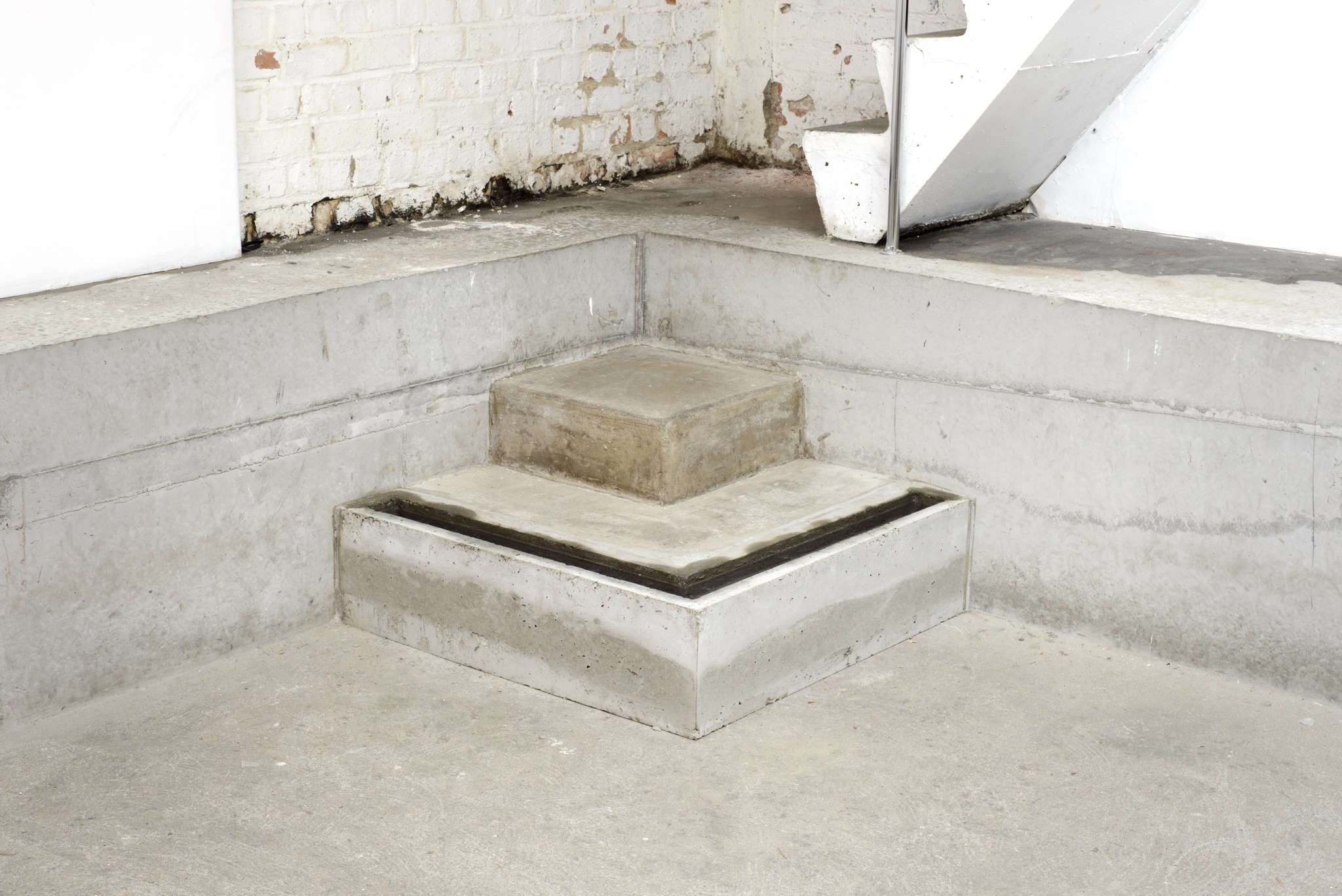 Chantal van Rijt, BarriĂšre, concrete, water, 2023