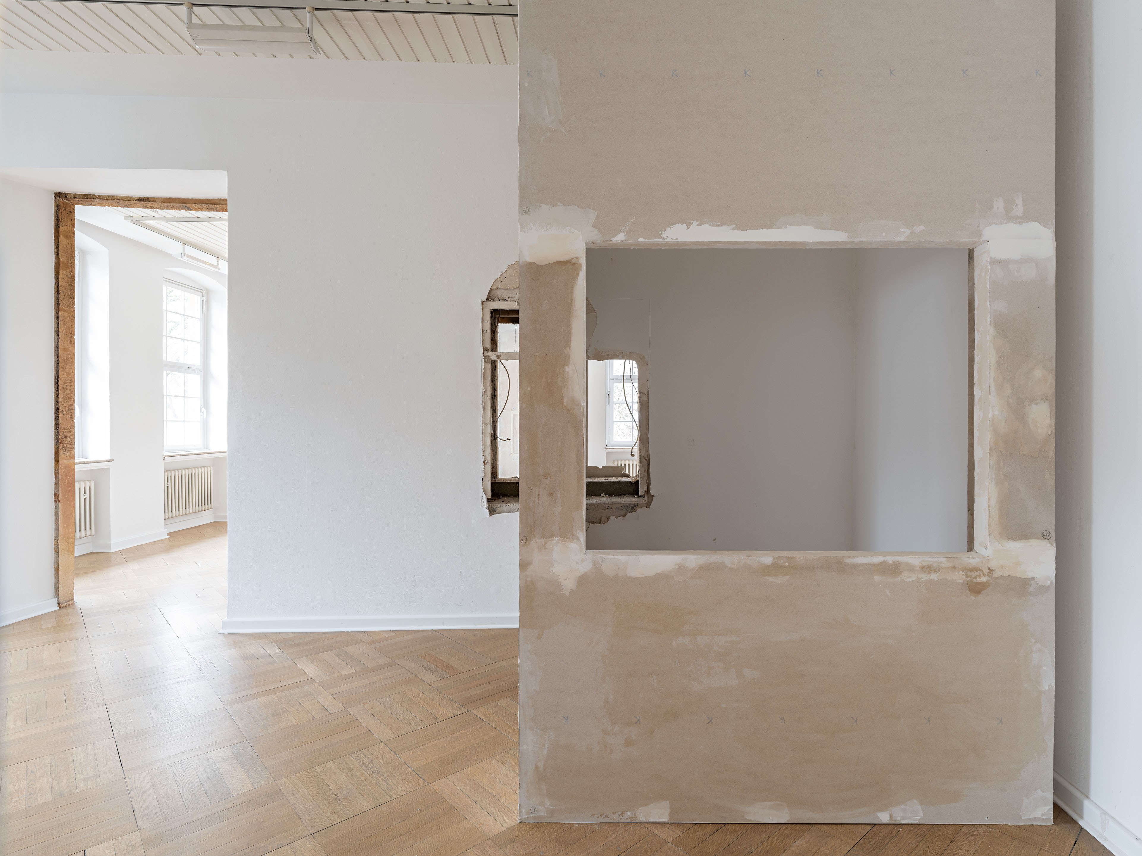 Installation view_Tolia Astakhishvili_I think it’s closed_2023_Kunstverein Bielefeld_Photo/Fred Dott
