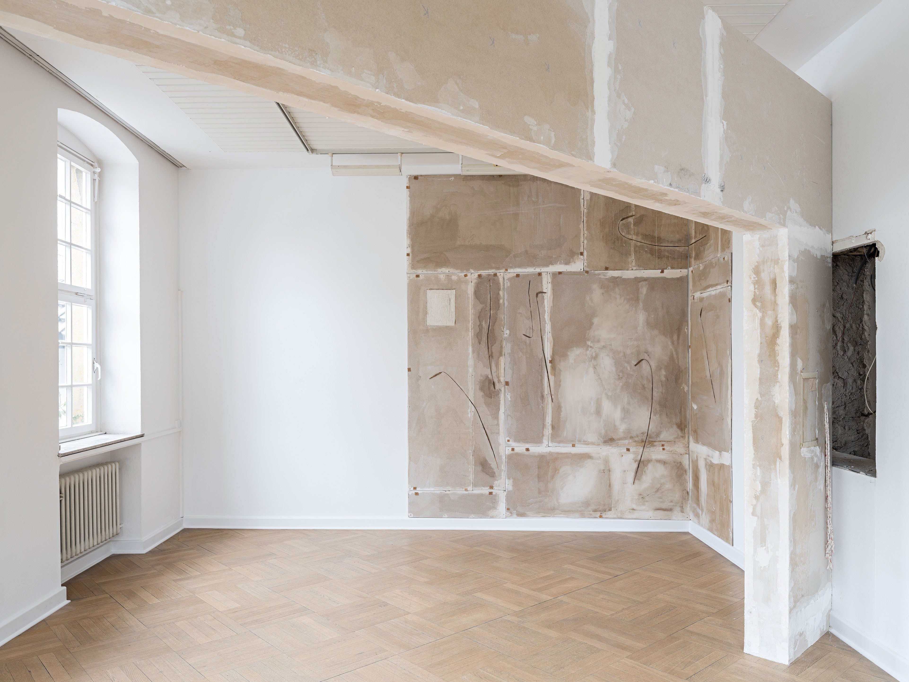 Installation view_Tolia Astakhishvili_I think it’s closed_2023_Kunstverein Bielefeld_Photo/Fred Dott
