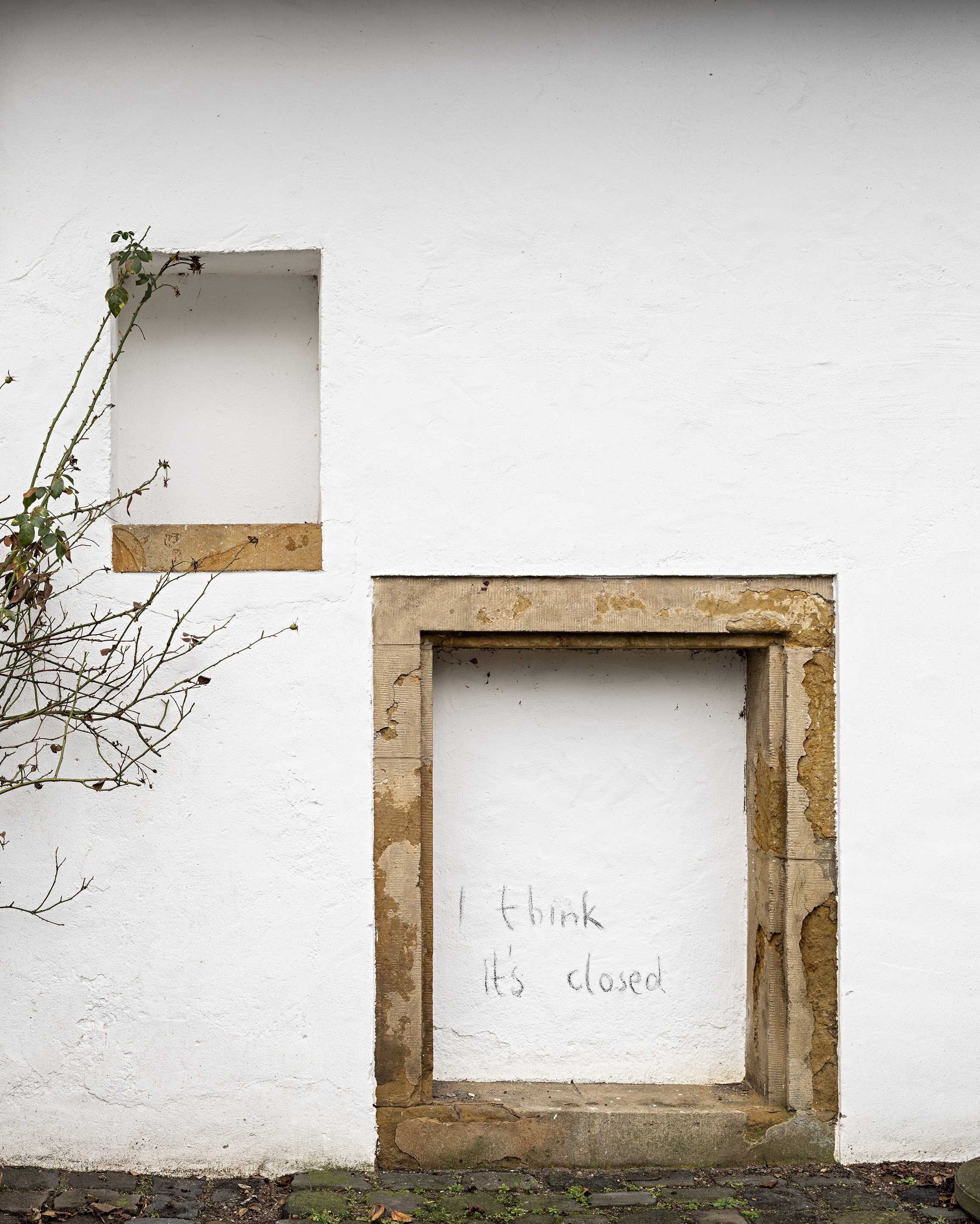 Installation view_Tolia Astakhishvili_I think it’s closed_2023_Kunstverein Bielefeld_Photo/Fred Dott