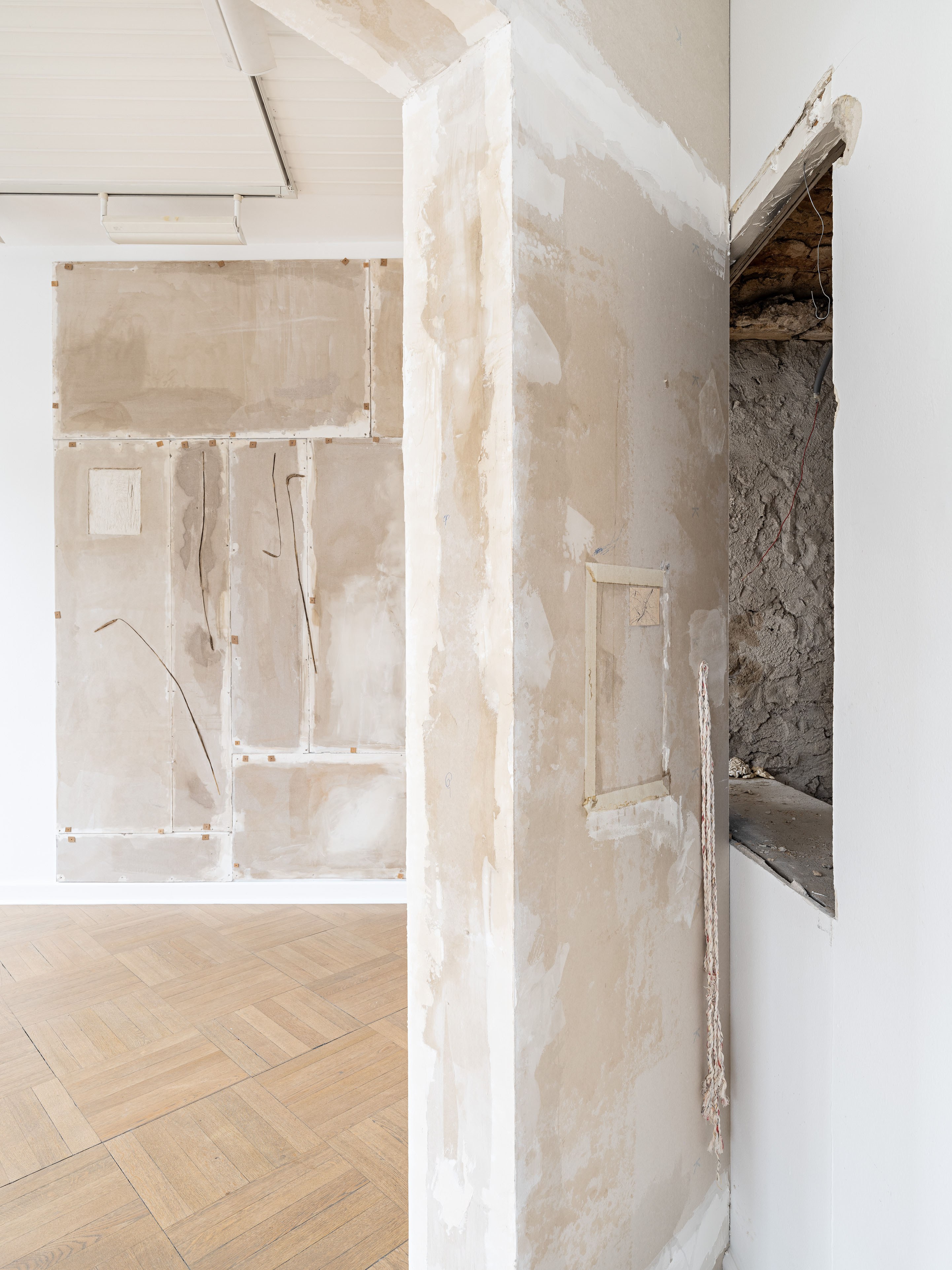 Installation view_Tolia Astakhishvili_I think it’s closed_2023_Kunstverein Bielefeld_Photo/Fred Dott