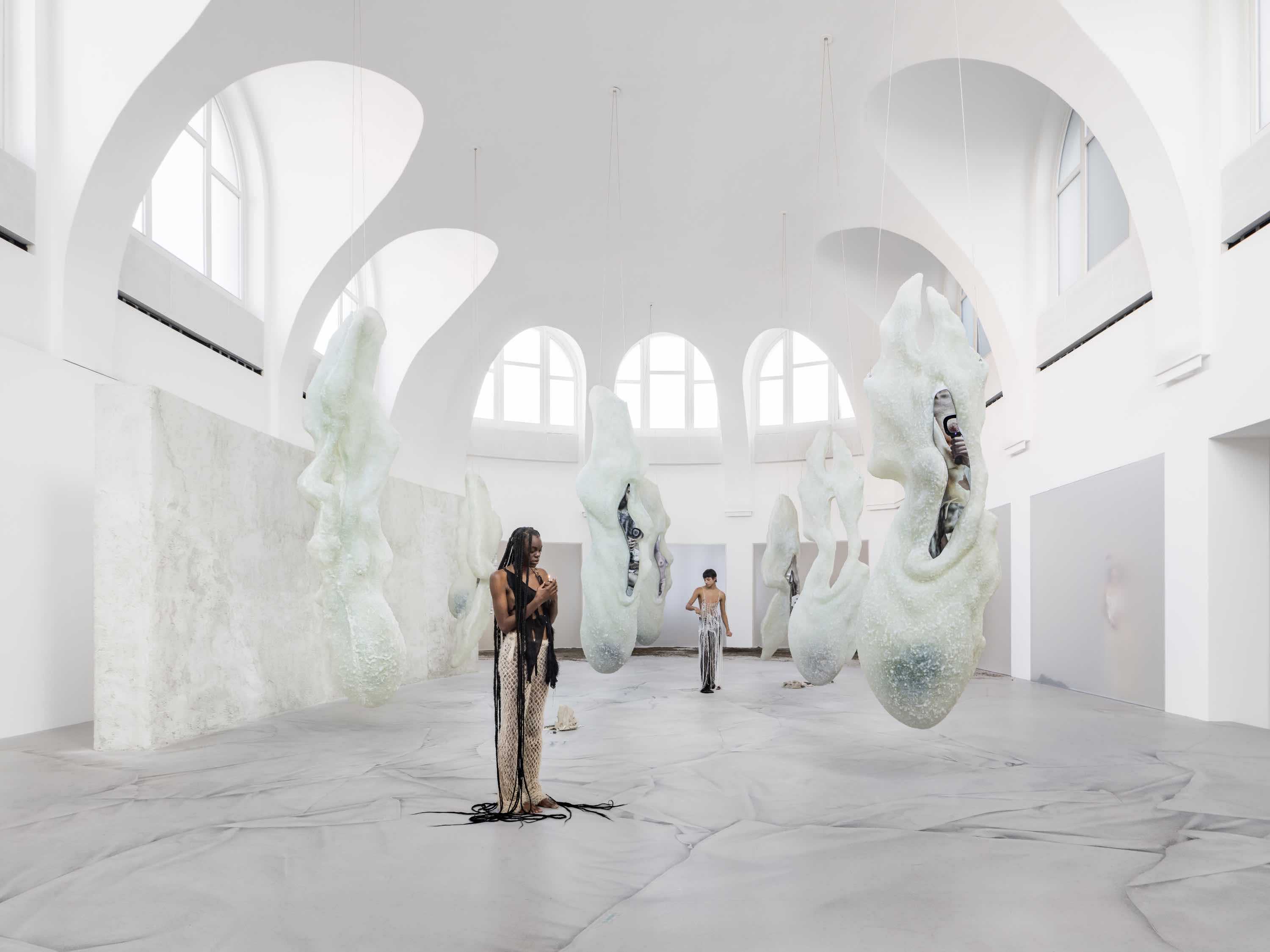 Klára Hosnedlová, To Infinity, 2023, Installation view, courtesy the artist, Kraupa-Tuskany Zeidler, Berlin, White Cube, London, Photo: Zdeněk Porcal – Studio Flusser