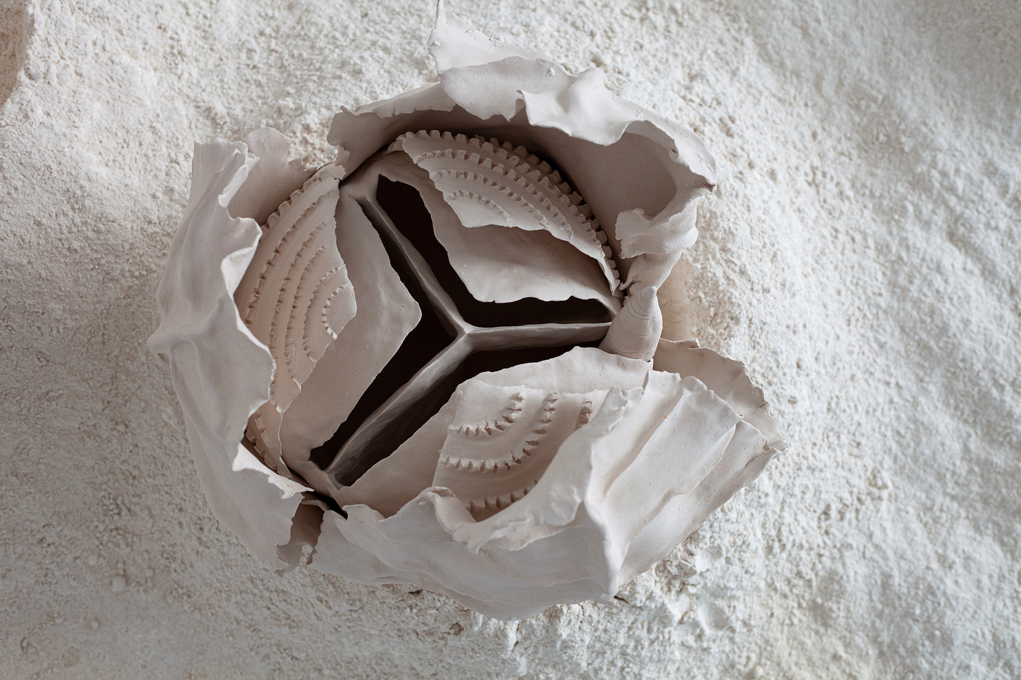 Sarah Doerfel, Pioneers (courtship), 2023, ceramic on recycled flour, 30 x 30 x 32 cm