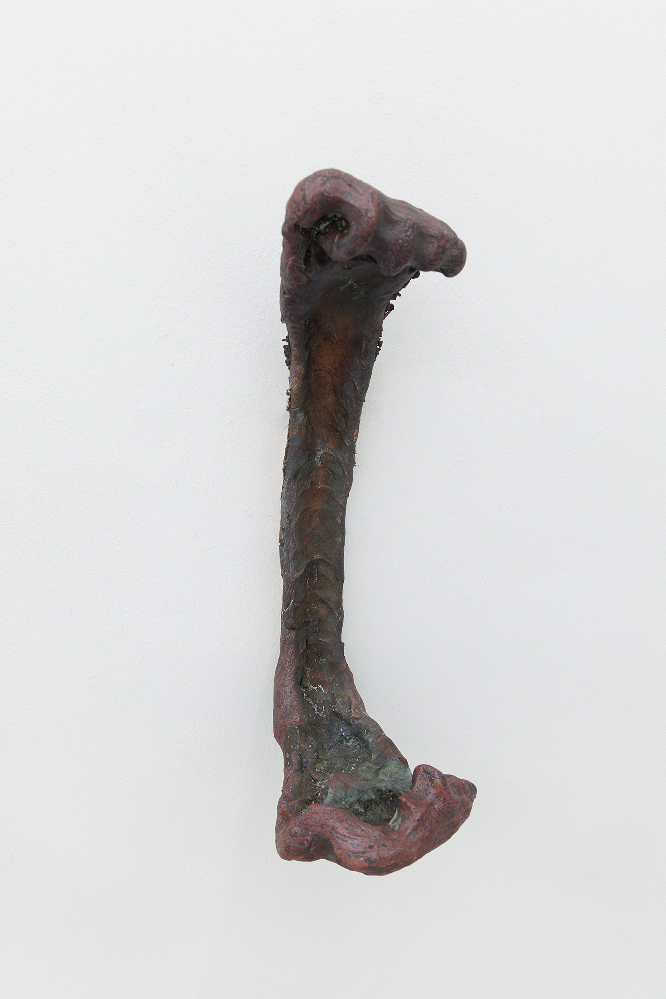 Kay Yoon, Defleshed, 2023, bronze, two-part work Left: 35 x 10 x 11 cm