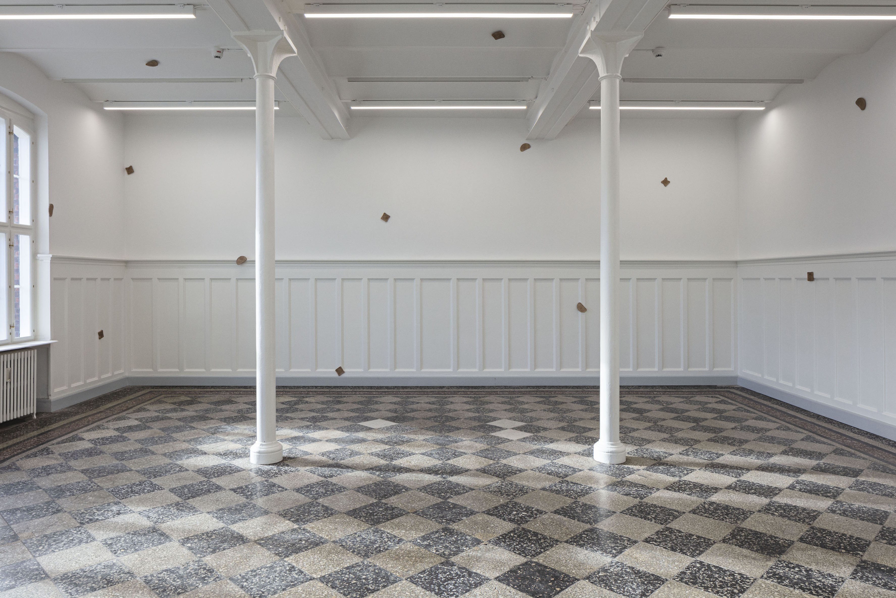 Benedikte Bjerre: Starry Night, 2023. Installation view OâOvergaden. Direct bronze cast of bread 32 parts. Each approx. 1 x 10 x 13 cm. Installation size variable. Photo: Laura Stamer