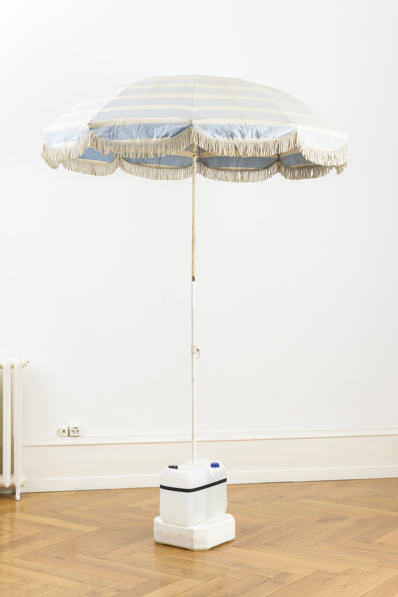 Yvan Alvarez, Sun, water and wind (makeshift devices), umbrella, umbrella base, canister, strap, water, 270 x ø 160 cm, 2023 