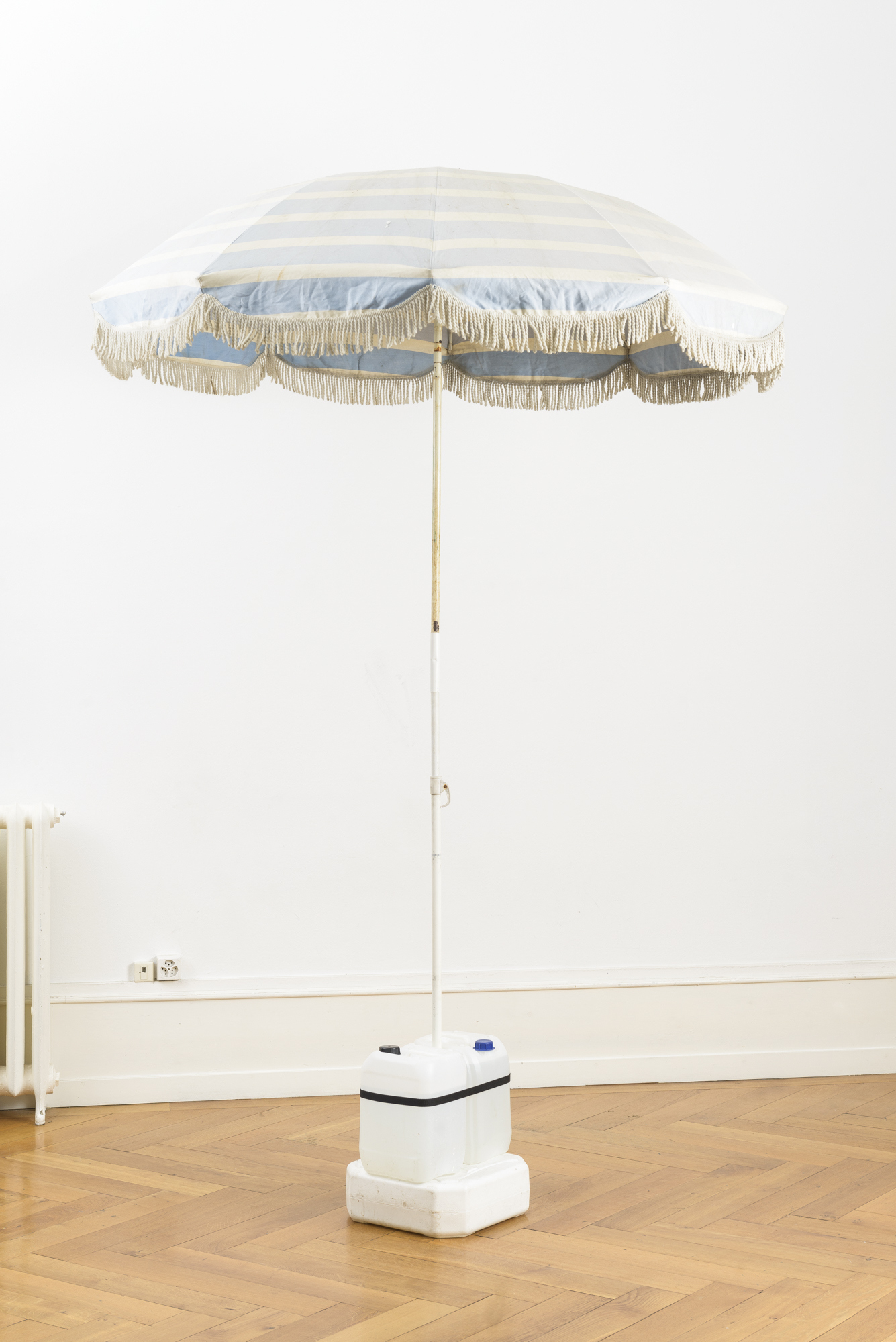 Yvan Alvarez, Sun, water and wind (makeshift devices), umbrella, umbrella base, canister, strap, water, 270 x ø 160 cm, 2023