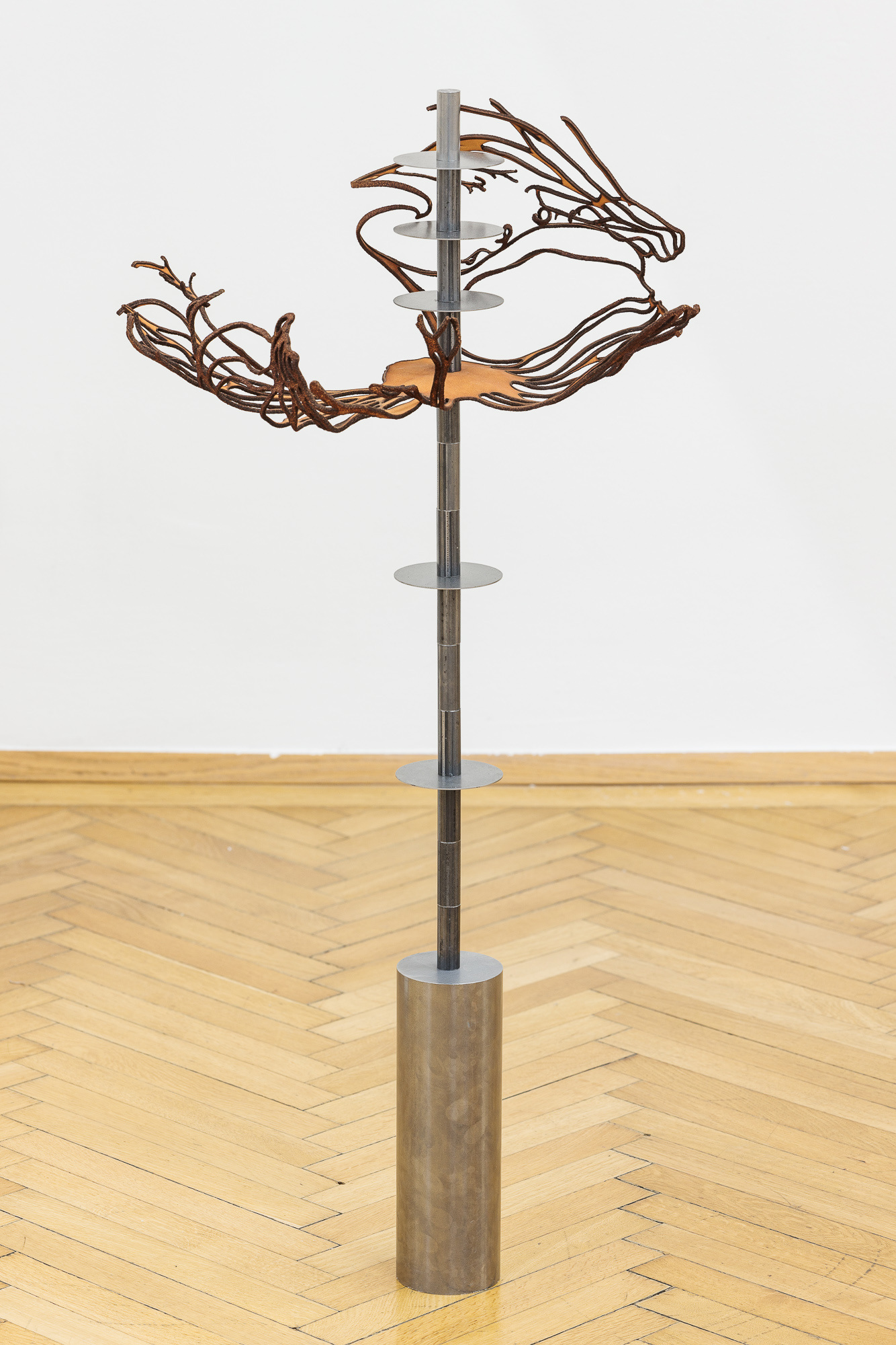 Bianca Phos: Deep thrills (Love letter to a pioneer plant), 2021, Steel, leather, 91 x 40 x 30 cm