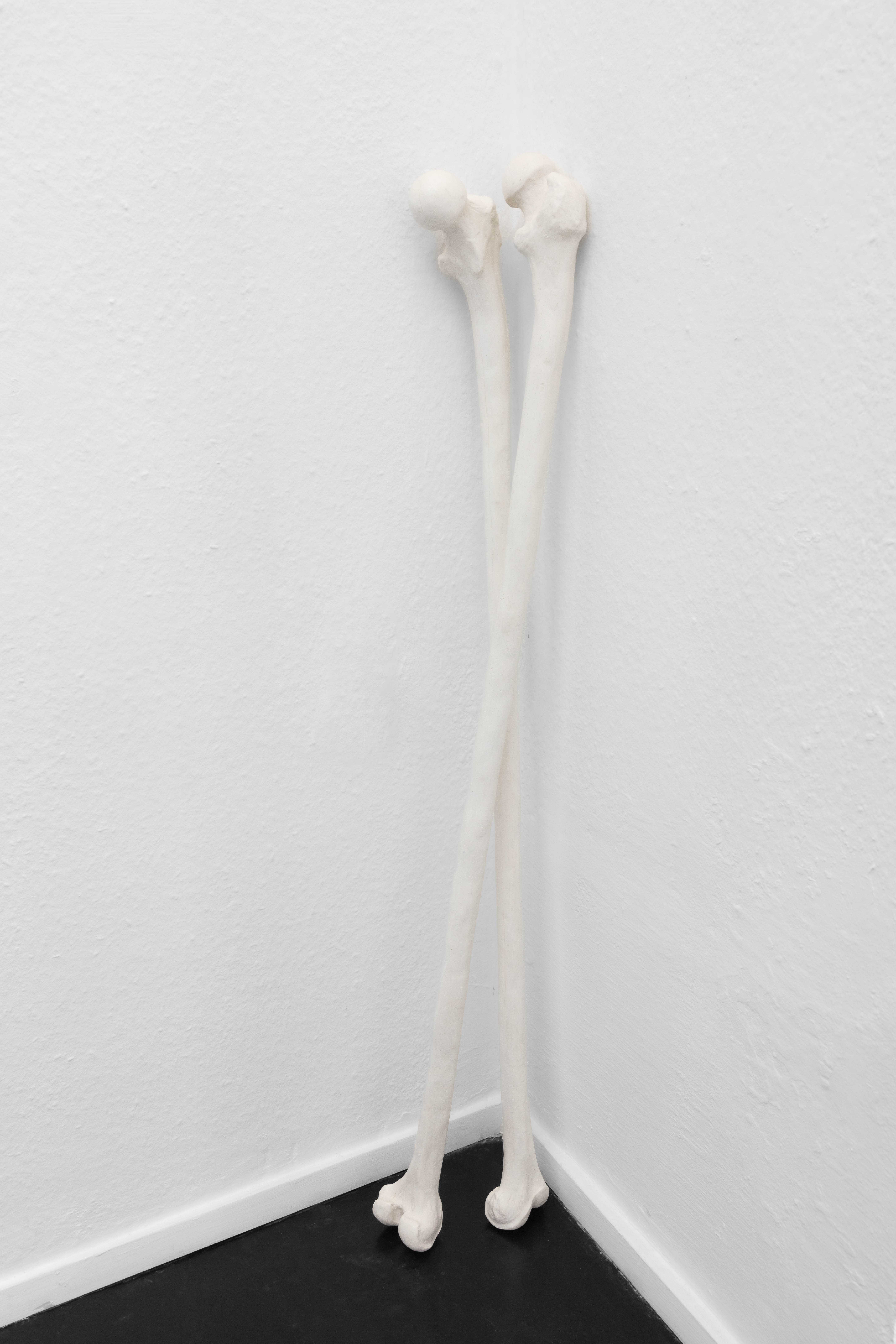 Gabriele Rotheman, Knochenkrücken, 2021, Acrystal, wax, h=108cm
