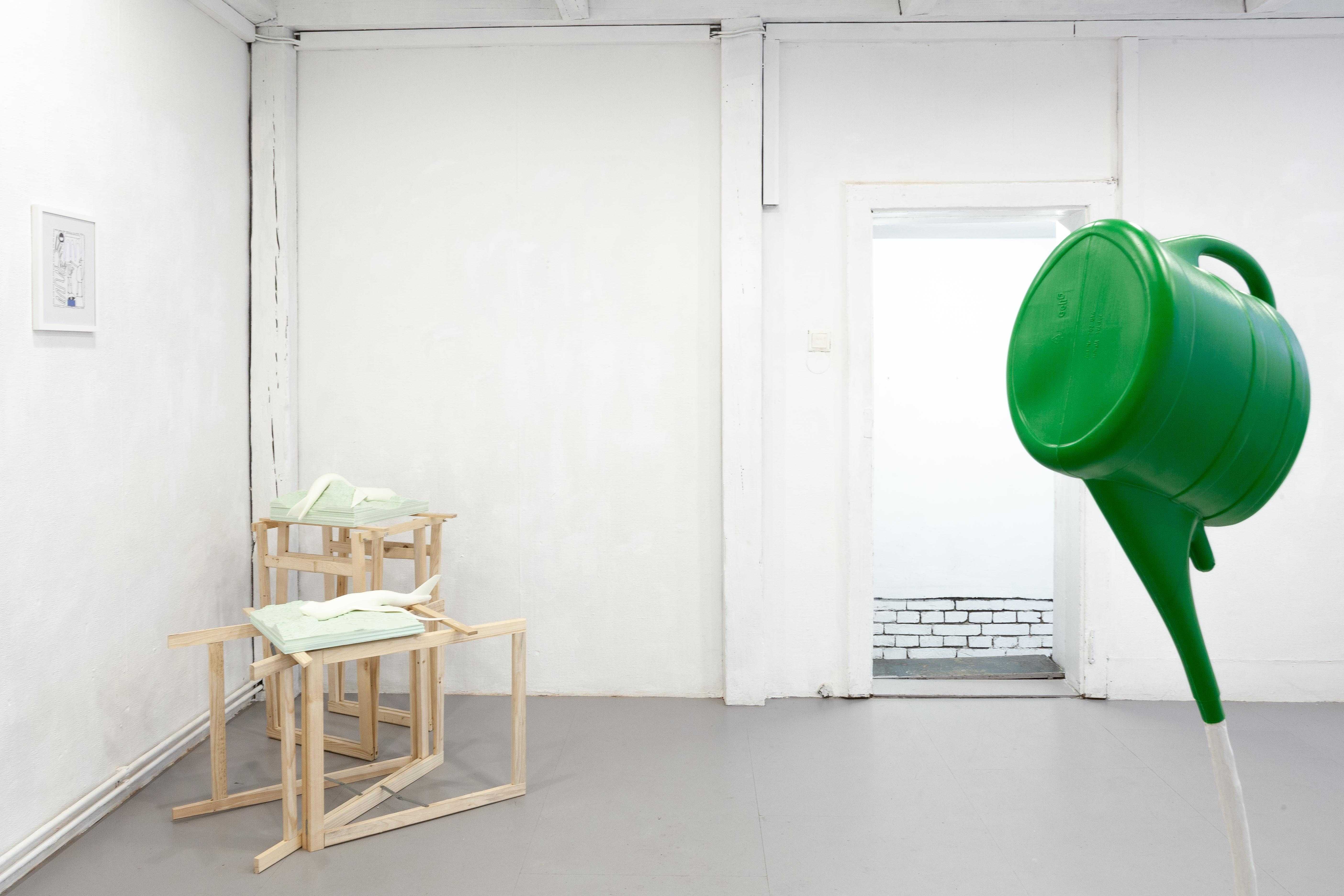 06. Jonathan Mc Naughton, Marc Lotzmann, 2023, Warum schreibst du den Hasen nicht mit H, exhibition view 03, Suzie Shride