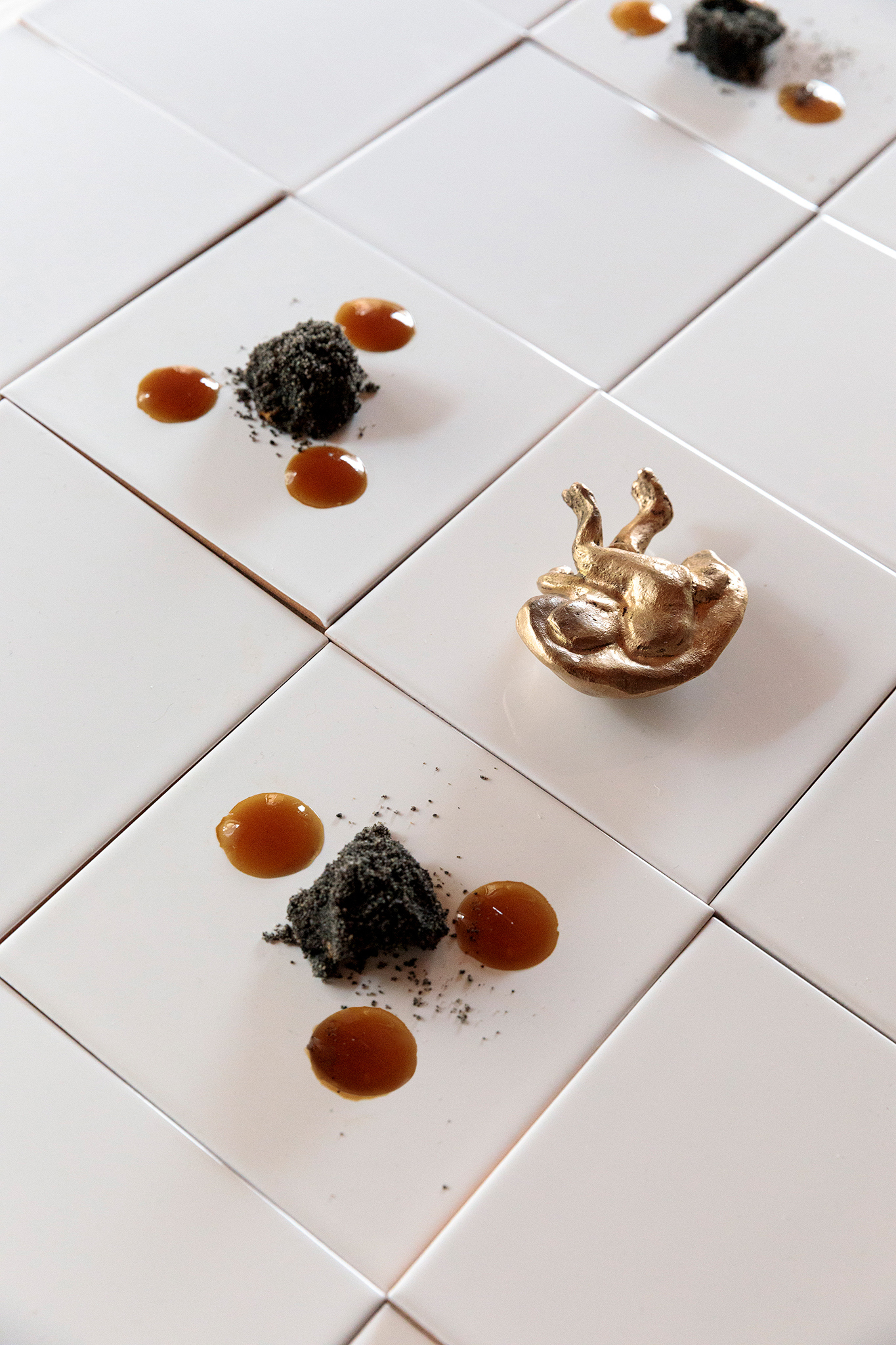 "Cut open in half. See what’s inside.", exhibition view: Galvanie Galerie, photos: Lukas Pürmayr