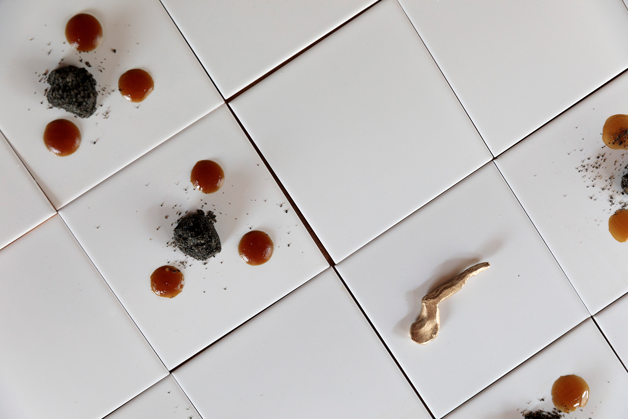 "Cut open in half. See what’s inside.", exhibition view: Galvanie Galerie, photos: Lukas Pürmayr