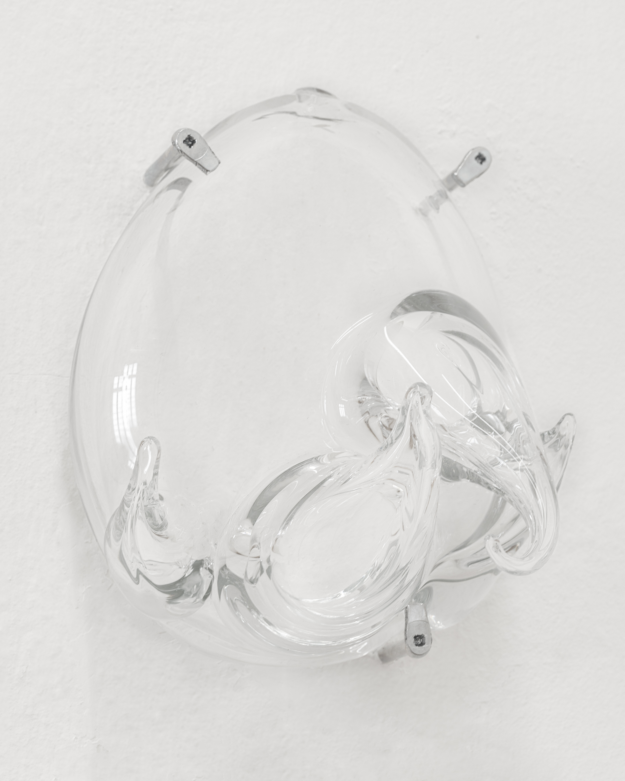 Tarek Lakhrissi, NEST, FEU, ETC., 2023, Blown glass, 33x20x11 cm Courtesy: The Artist, Clima, Milan and Galerie Allen, Paris