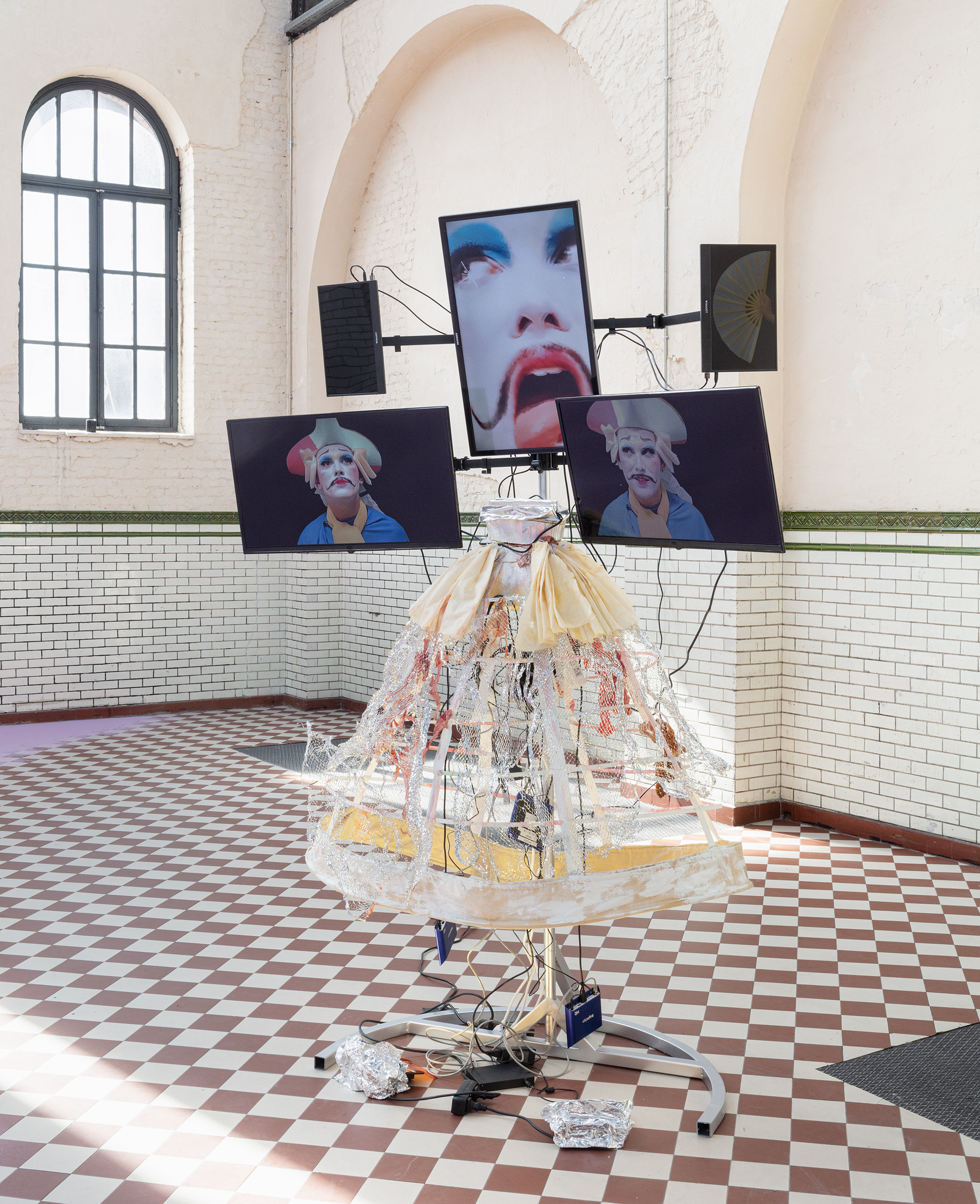 Lady Credit or finance in drag, 2023. installation by Toon Fibbe