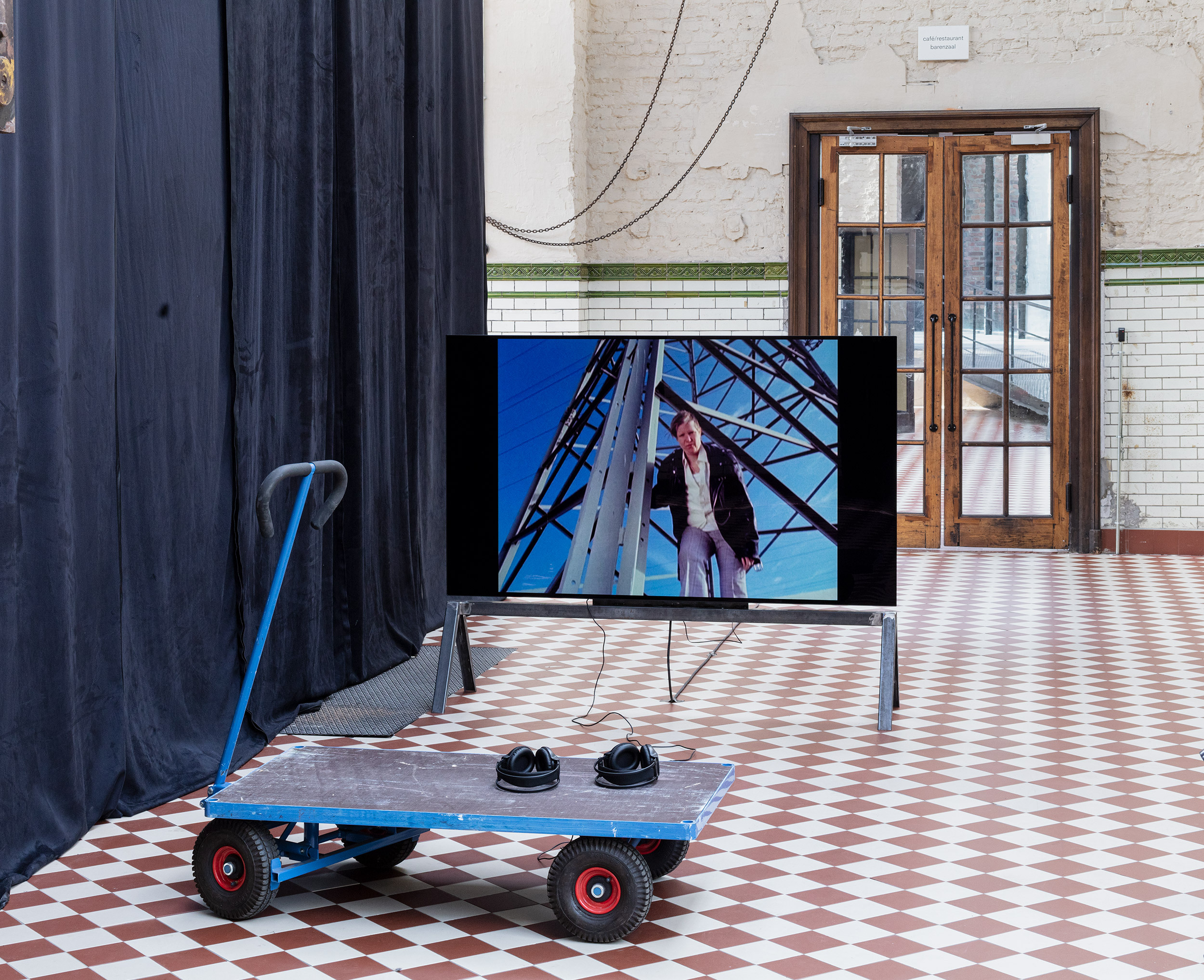 Charming for the Revolution, video installation by Pauline Boudry & Renate Lorenz