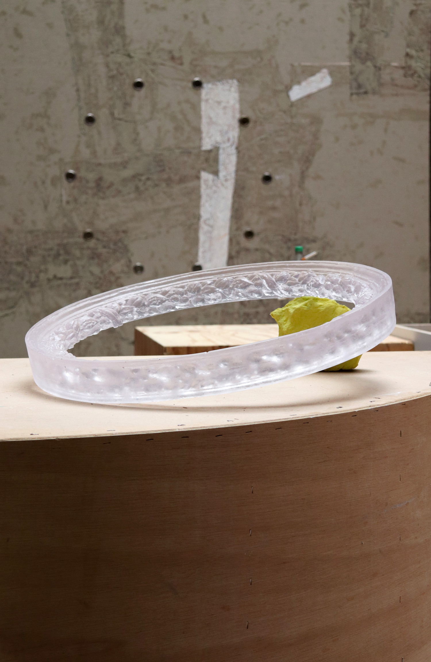 Lucie Lanzini, Galon, resin and jesmonite, 64 x 64 x 7,5 cm, 2023