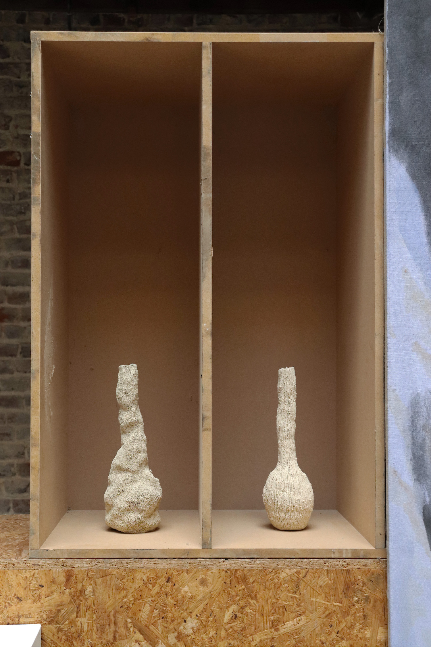 Maxime Fragnon, Eftal, white sandstone, mixed media, variable dimensions, 2022