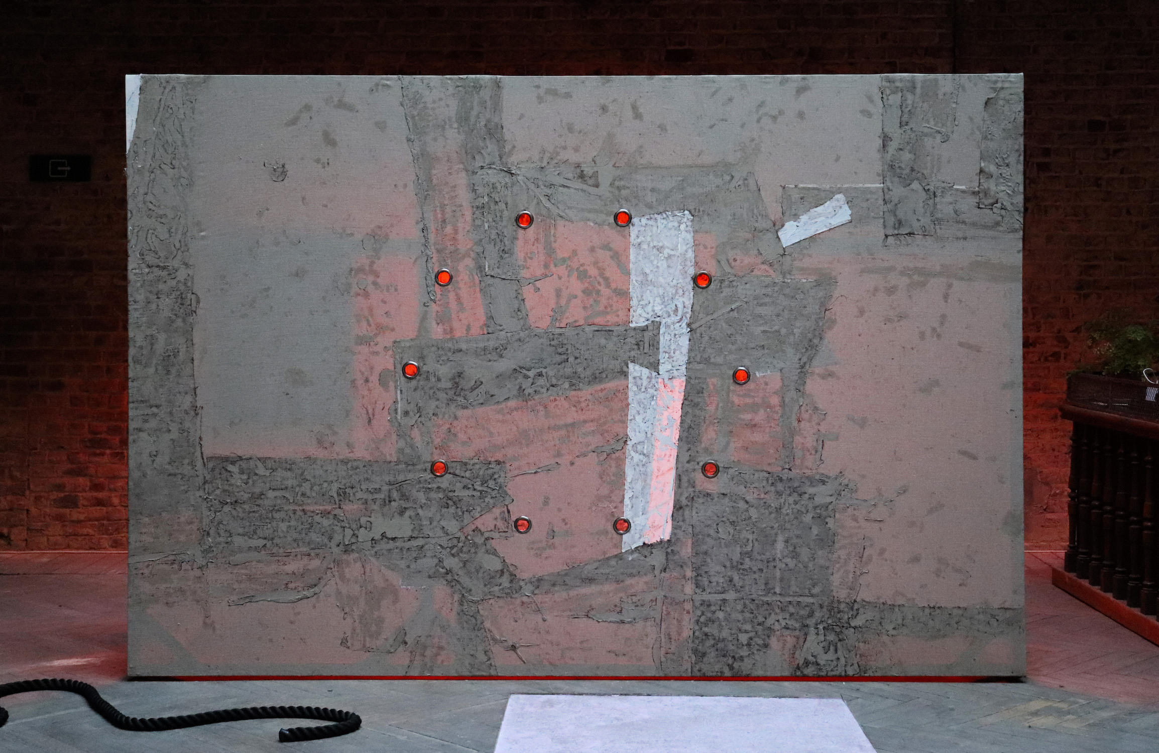 Stéphane Abitbol , Temporary healing (Cicatrisation) , acrylic polymer, acrylic on linen, metal eyelets, 105 x 310 x 210 cm, 2023