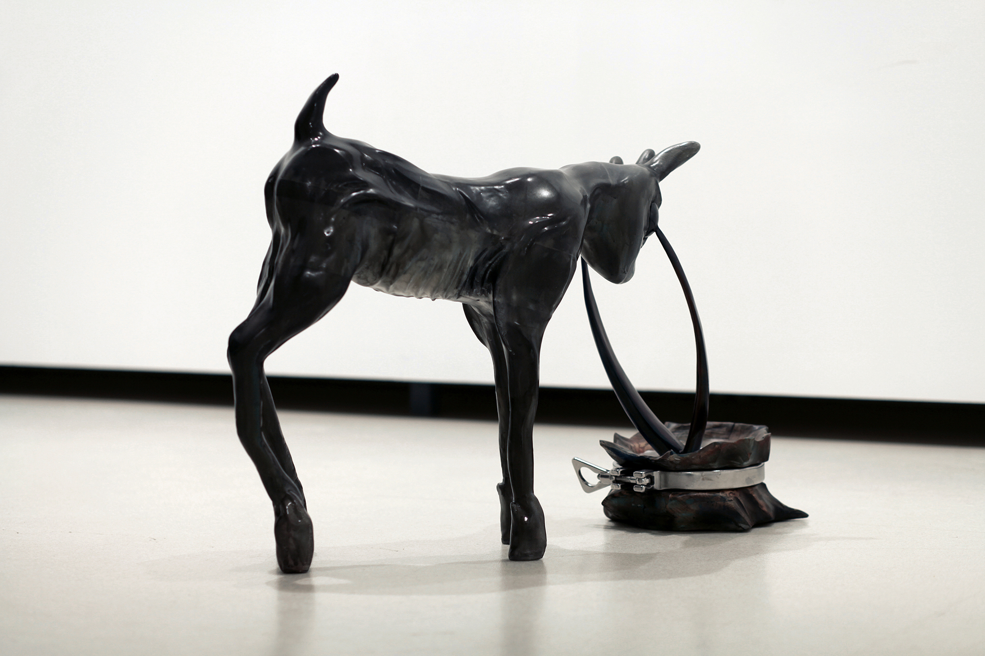 Isaac Lythgoe, Every movement ended with a manifesto, 2022, oak, epoxy, carbon fibre, 3D printing, stainless steel, acrylic, aluminium, pigments, lacquer, 70 x 100 x 50 cm