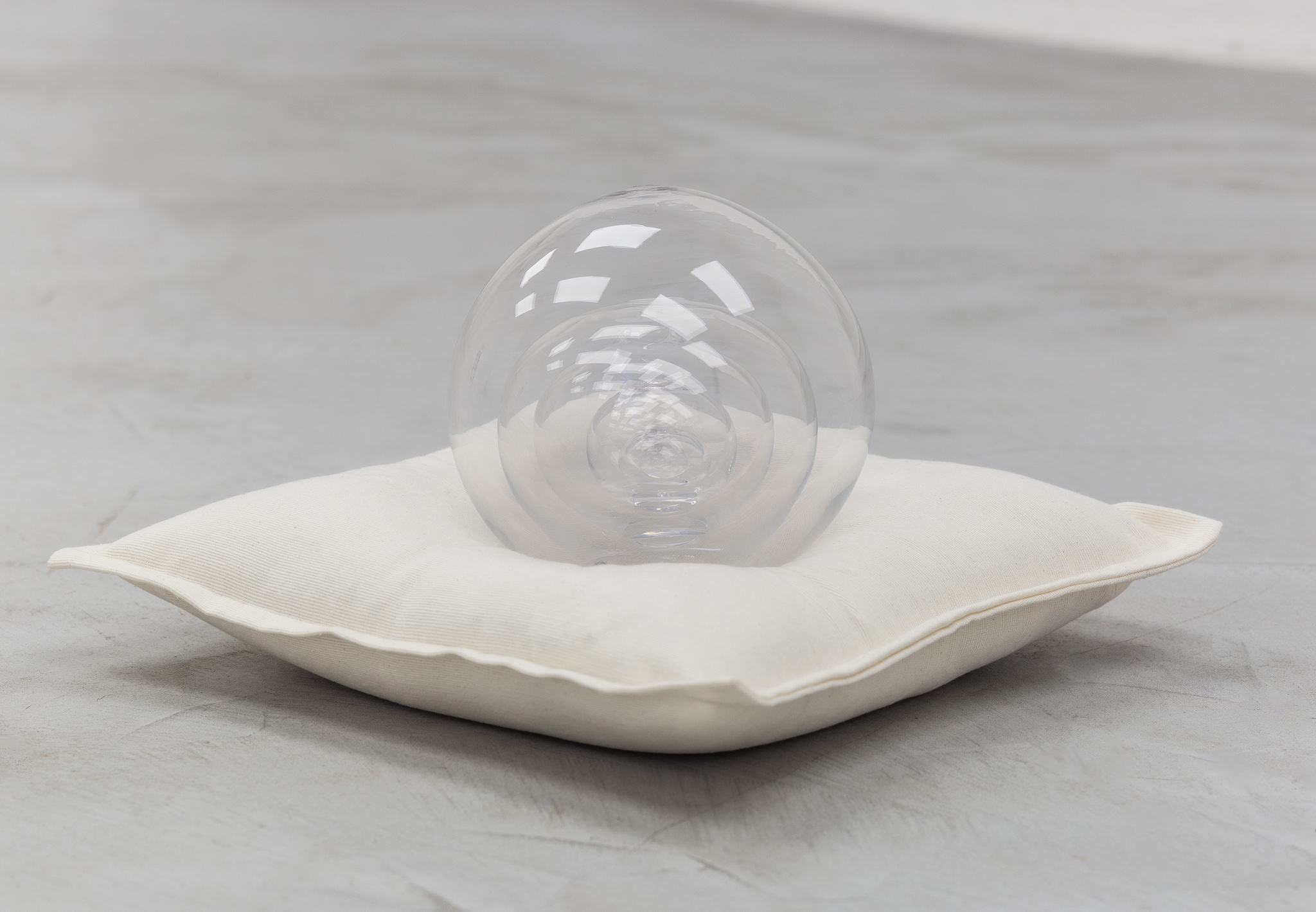 Benoît Pype Les Poupées gigognes n°2, 2021 Blown glass, ø 25 cm