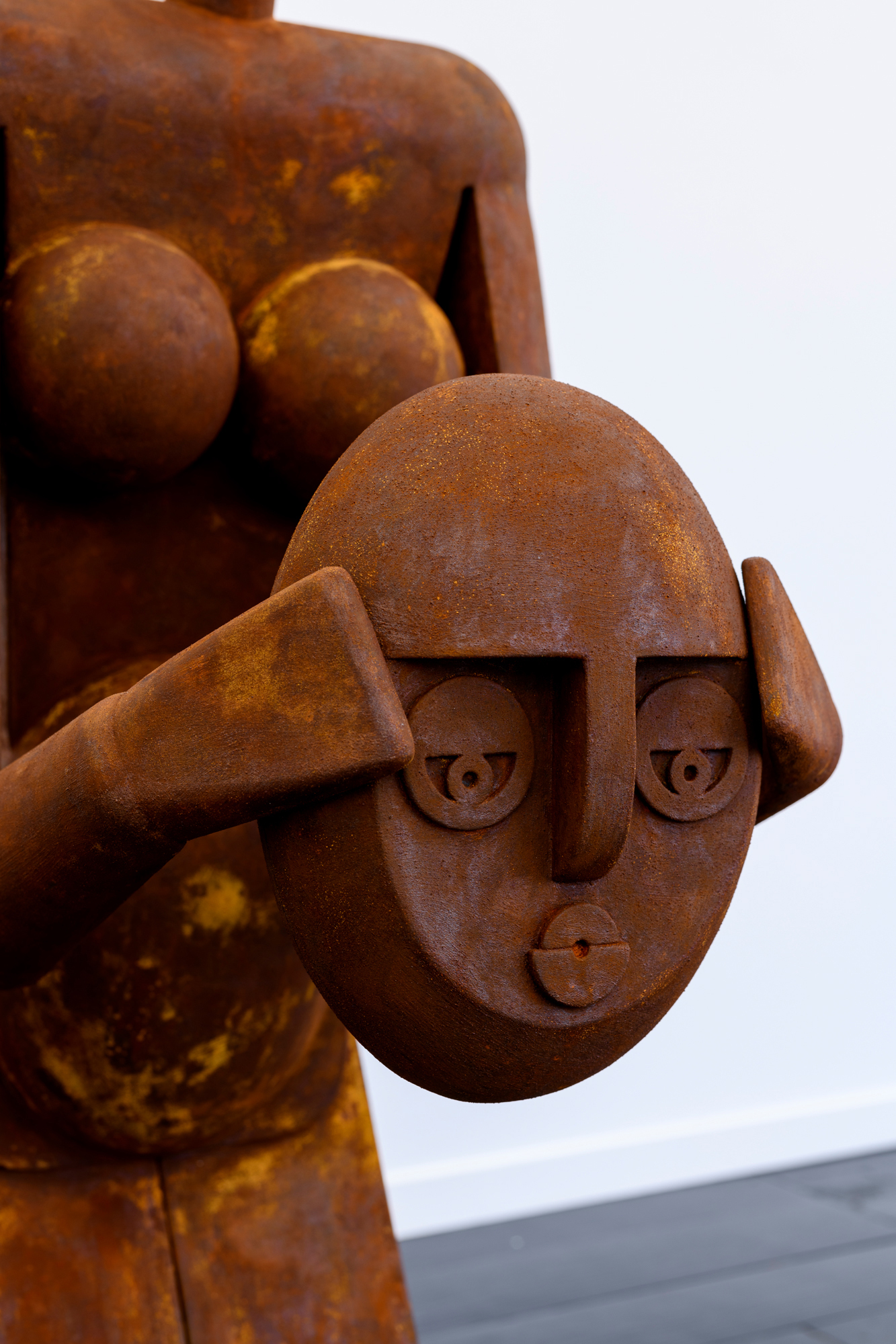 NICK EVANS, Kneeling Woman, 2023, Detail