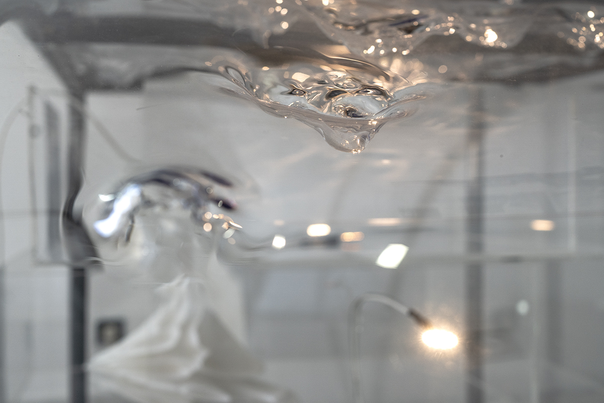 Linda Lach, Desk 01 - detail, plexiglass and metal, 70 x 130 x 70 cm, 2023.