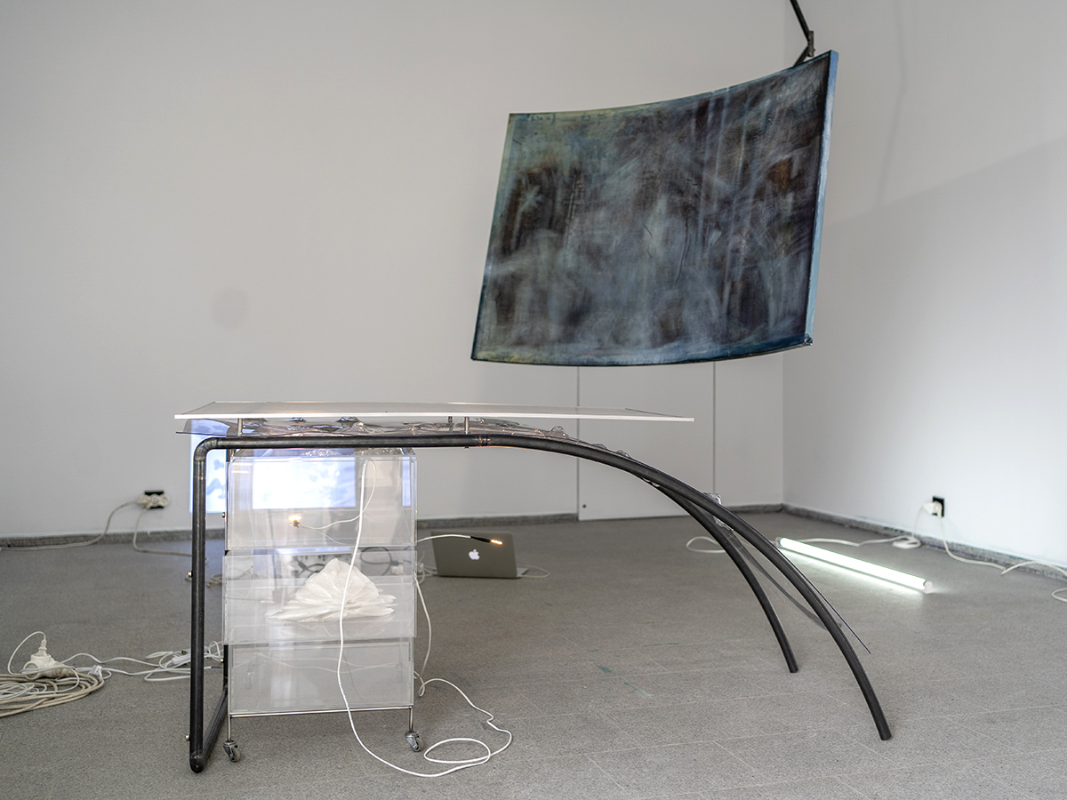 Linda Lach, Apple Core, exhibition view, 2023.