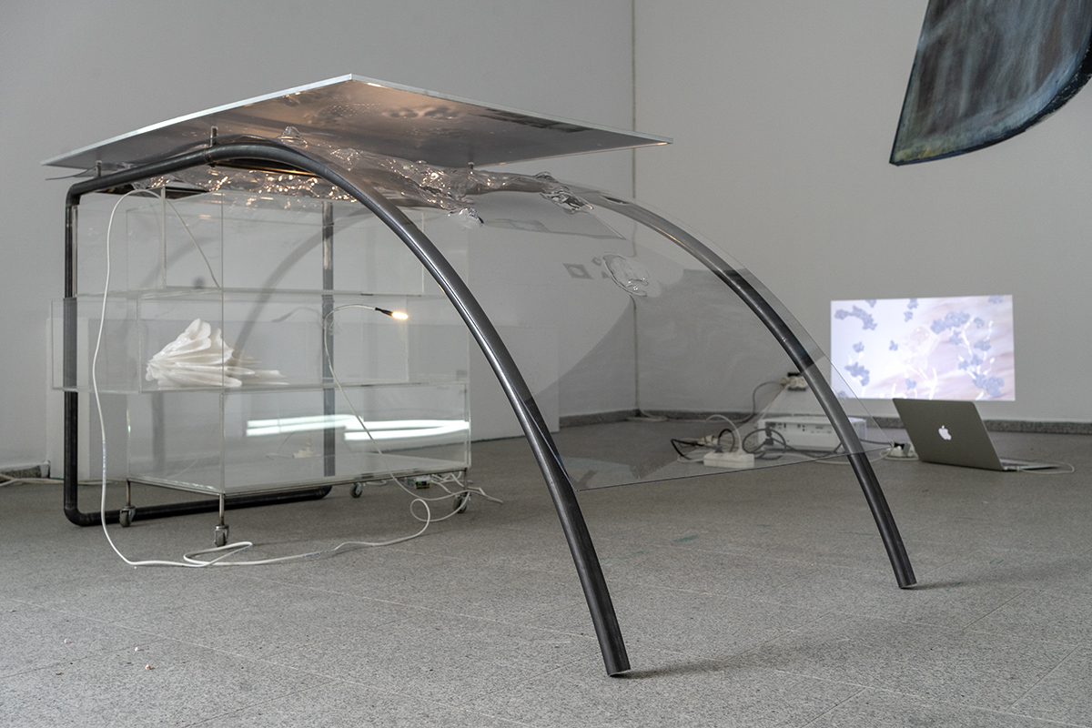 Linda Lach, Desk 01, plexiglass and metal, 70 x 130 x 70 cm, 2023.