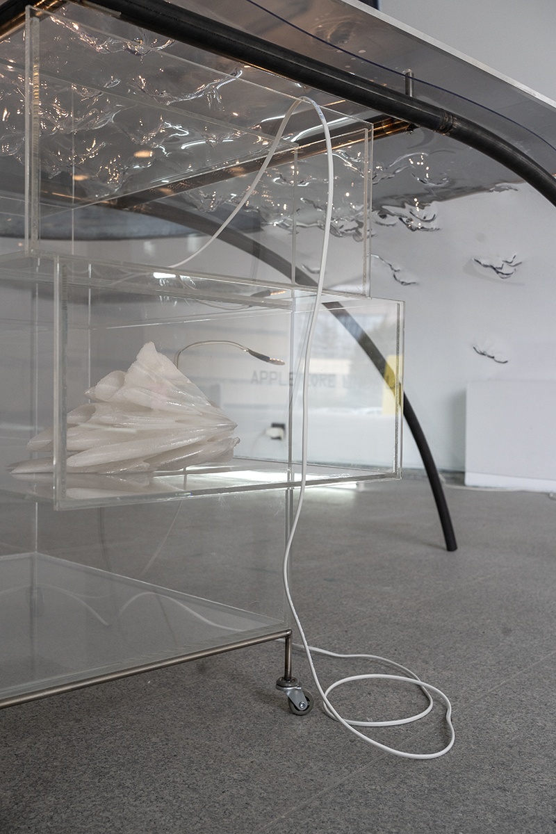 Linda Lach, Desk 01 - detail, plexiglass and metal, 70 x 130 x 70 cm, 2023.