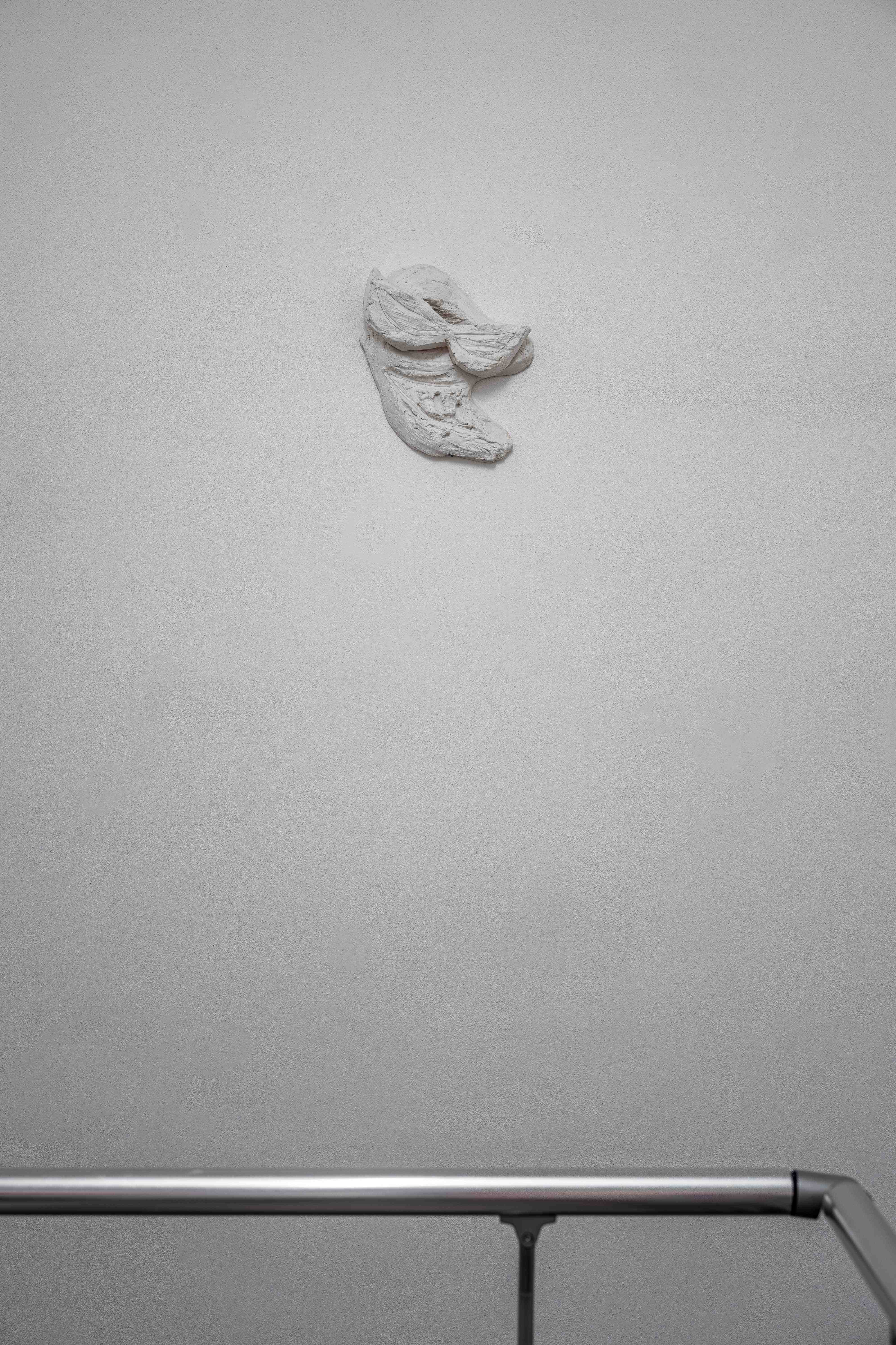 Self confrontation, Plaster, 28 x 26 cm, 2022