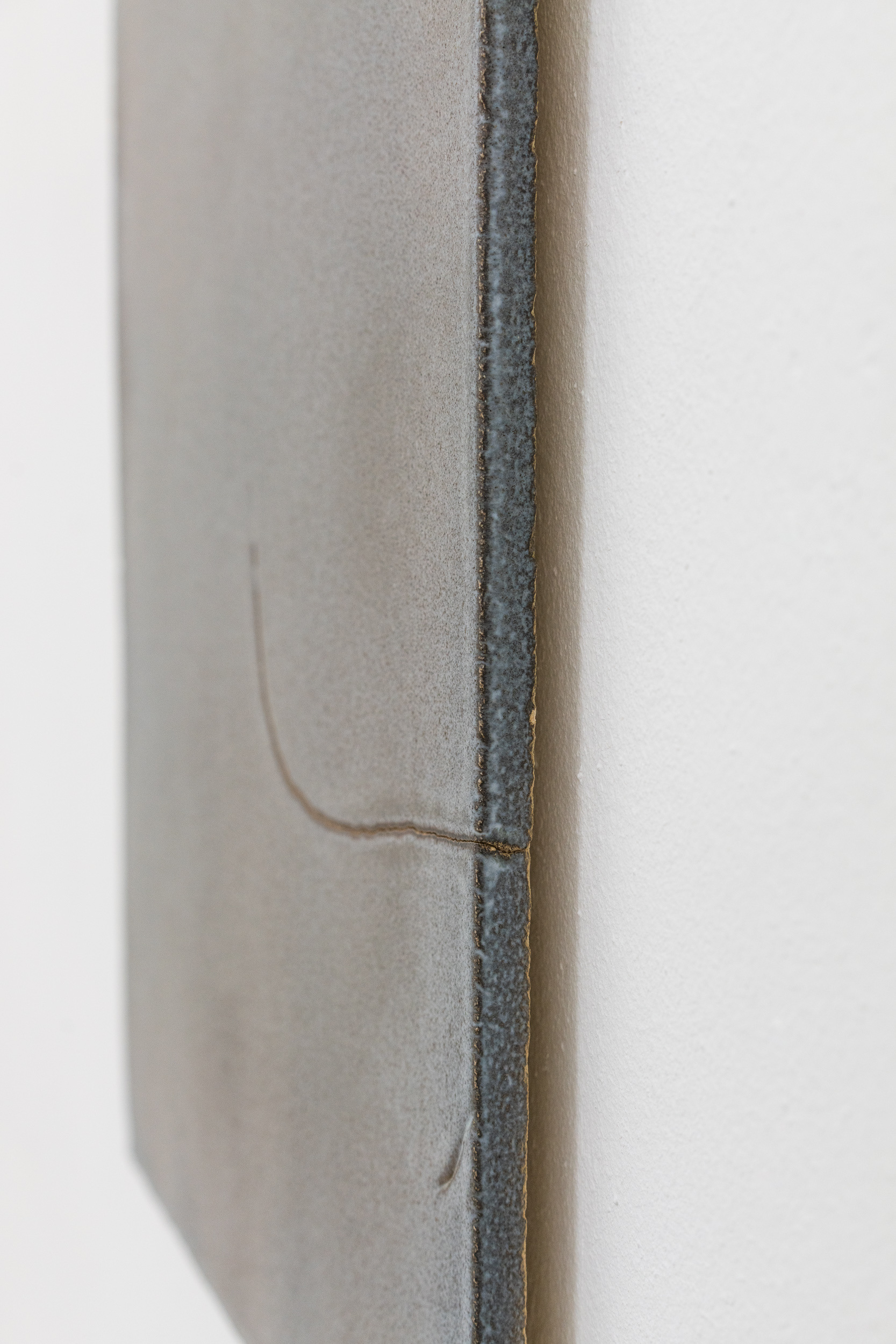 Detail - Lilia Kovka, STRESS, 2023, glasierte Keramik, 47x38 cm