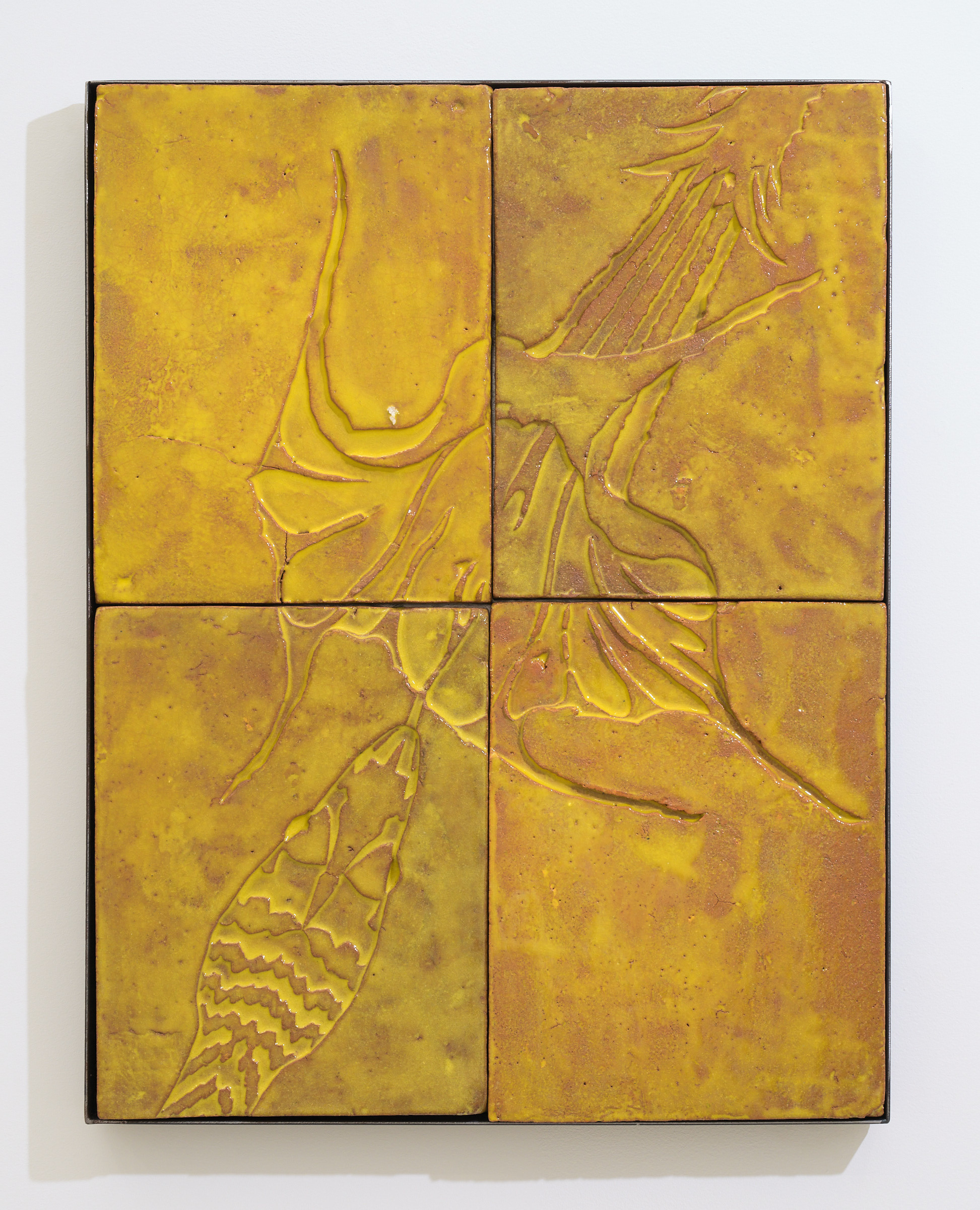 Tomás Díaz Cedeño Unos Besos Y Baile Suave (Kisses and Soft Dancing), 2023 Ceramic, glaze, steel 26 x 20 inches