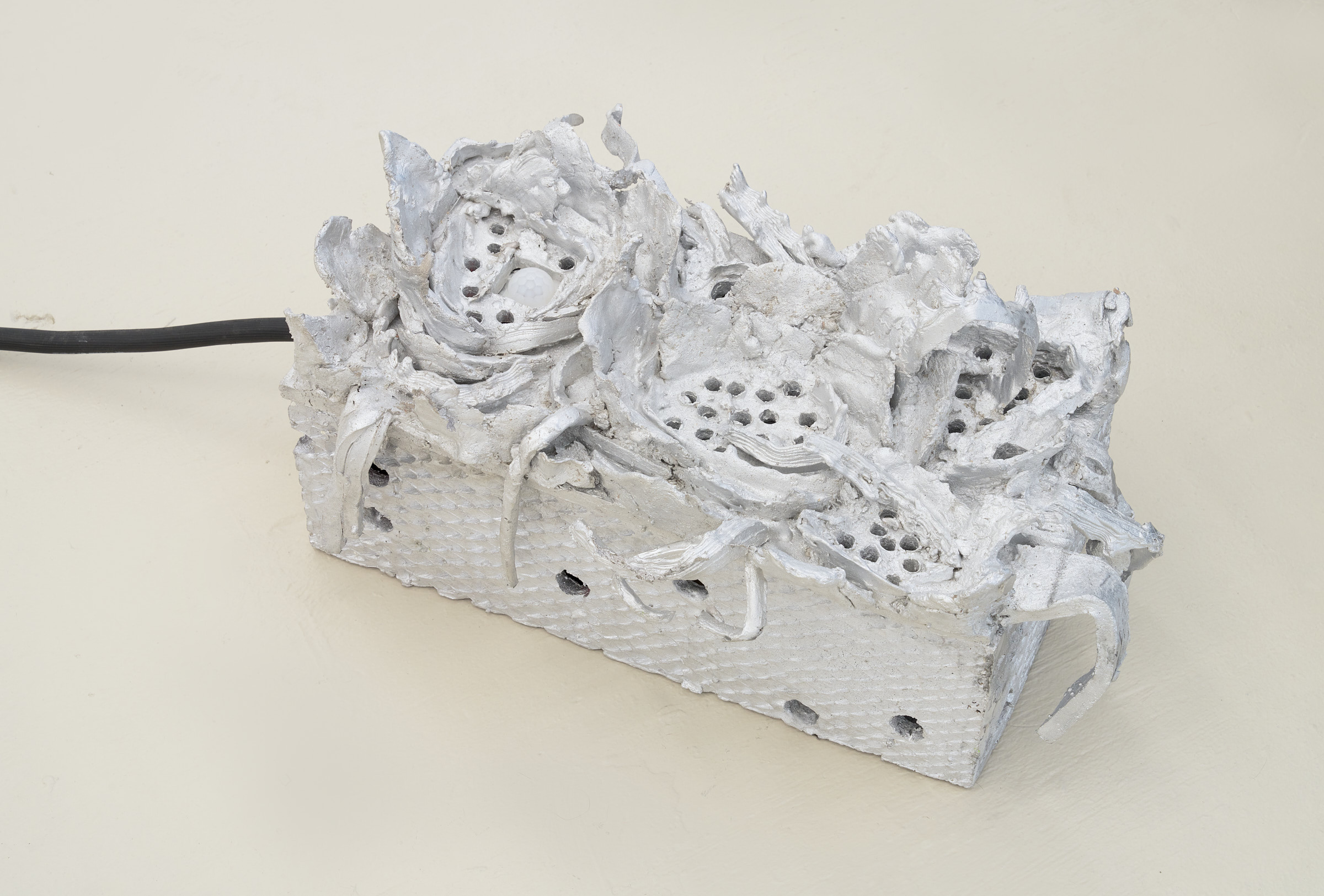 Tomás Díaz Cedeño Humming Song I, 2023 Cast aluminum, electronic mechanism, rattles, outlet, Various dimensions