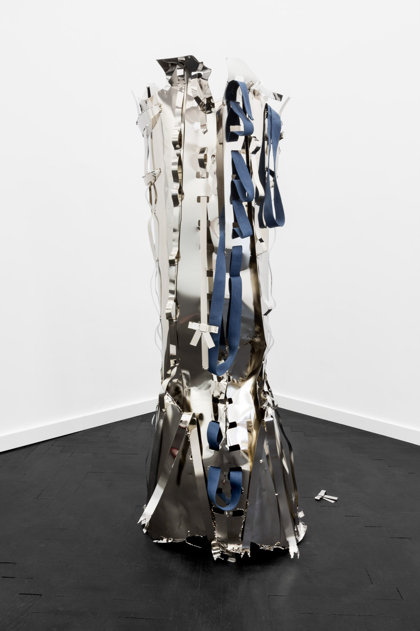 Hannah Sophie Dunkelberg, Corset 2, 2023, galvanized steel, 165 x 65 x 50 cm. Courtesy the artist and Gunia Nowik Gallery