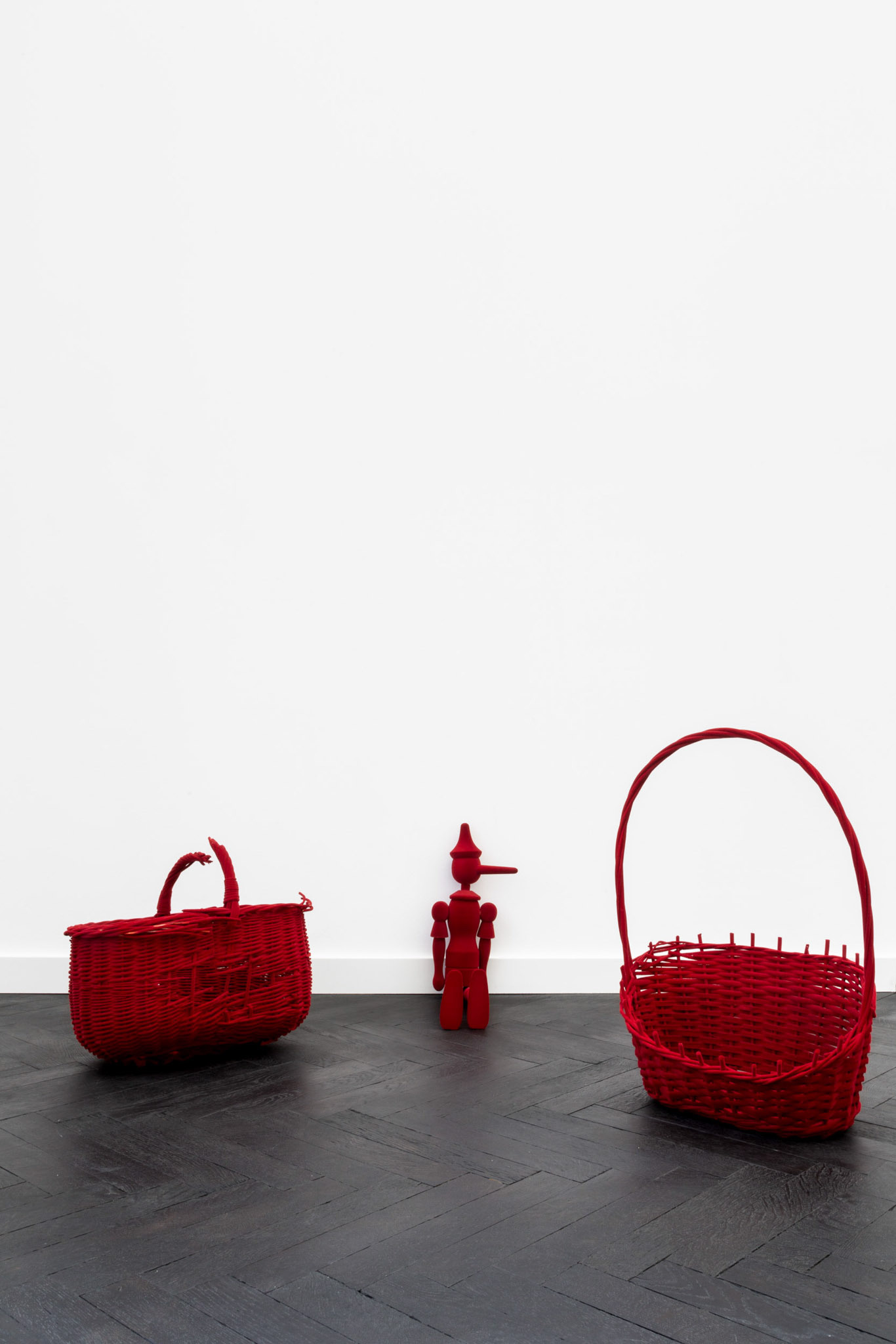 Hannah Sophie Dunkelberg, Untitled, 2023, wooden Pinocchio, wicker basket, synthetic fibers. Courtesy the artist and Gunia Nowik Gallery
