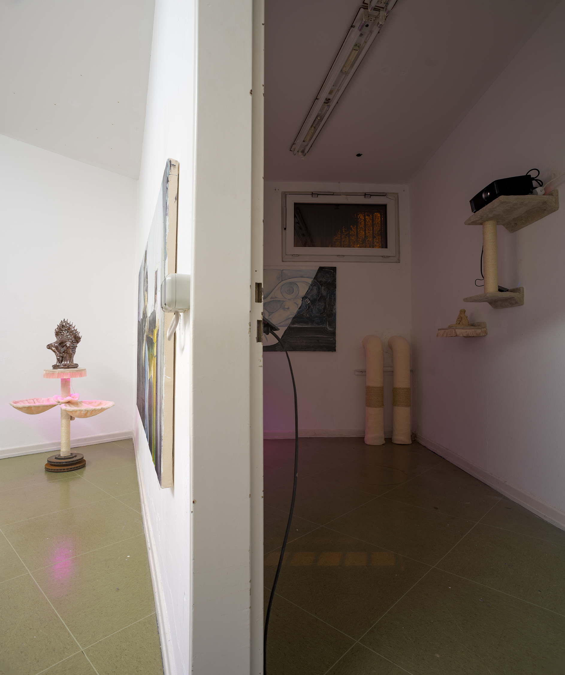 Installation view with works of Philip Hinge and Christian Theiß, MÉLANGE 2023