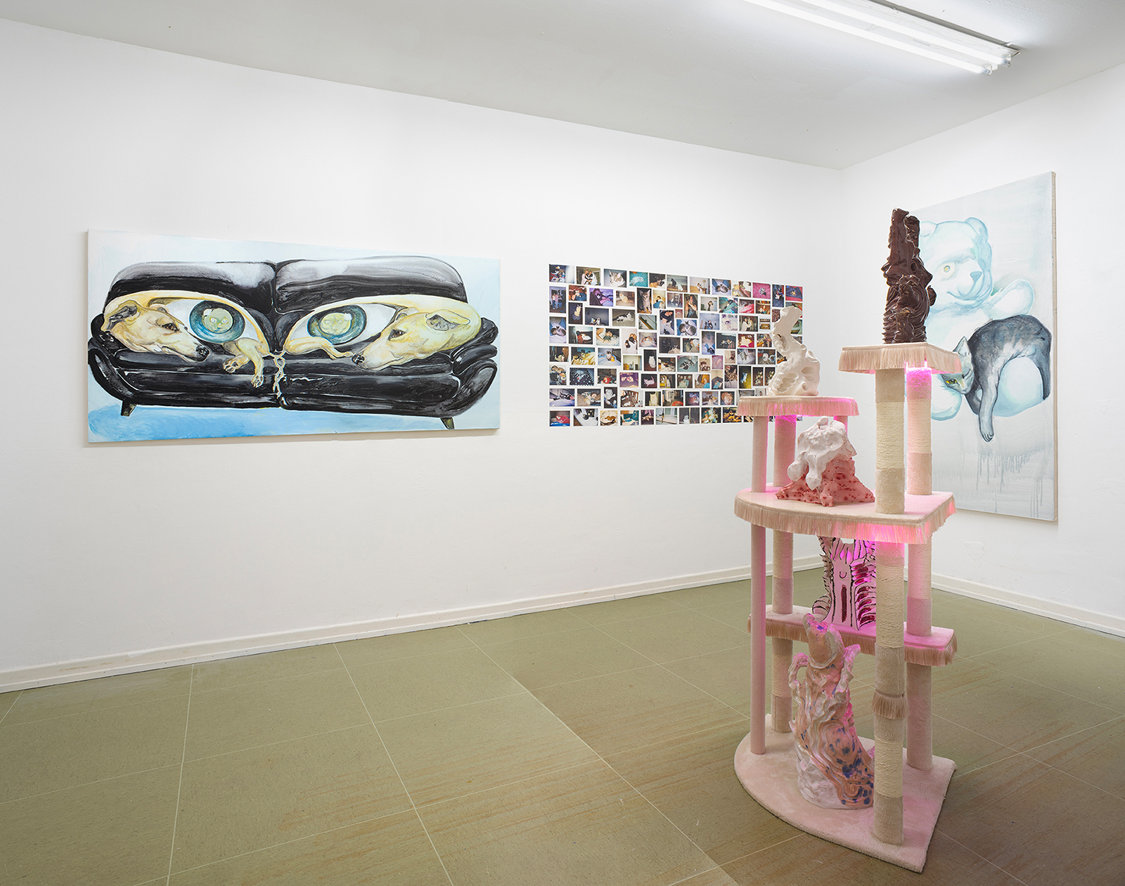 Installation view with works of Philip Hinge and Christian Theiß, MÉLANGE 2023