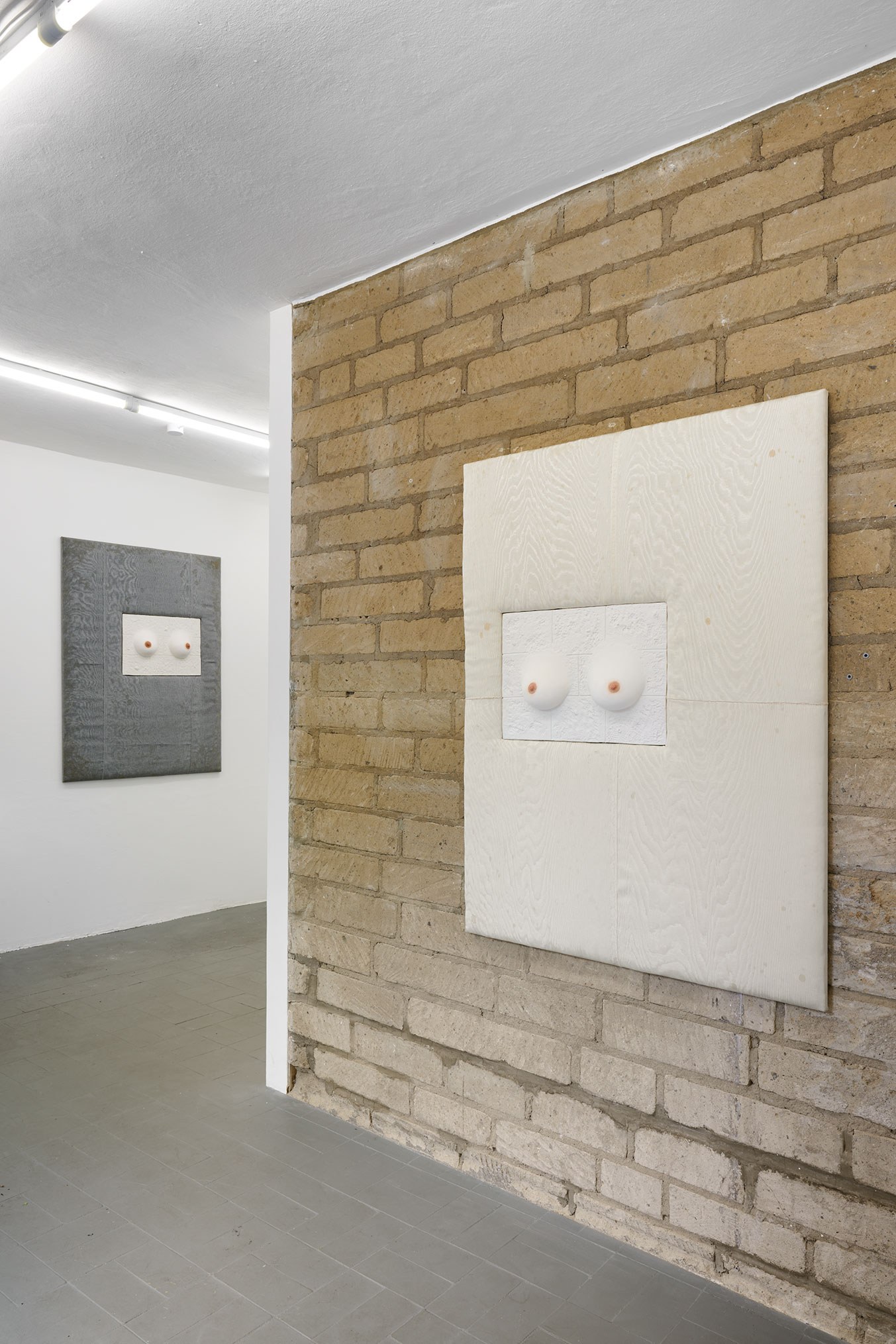 Installationsansicht, Transformers, Nigin Beck, mauer 2023, Foto: Mareike Tocha