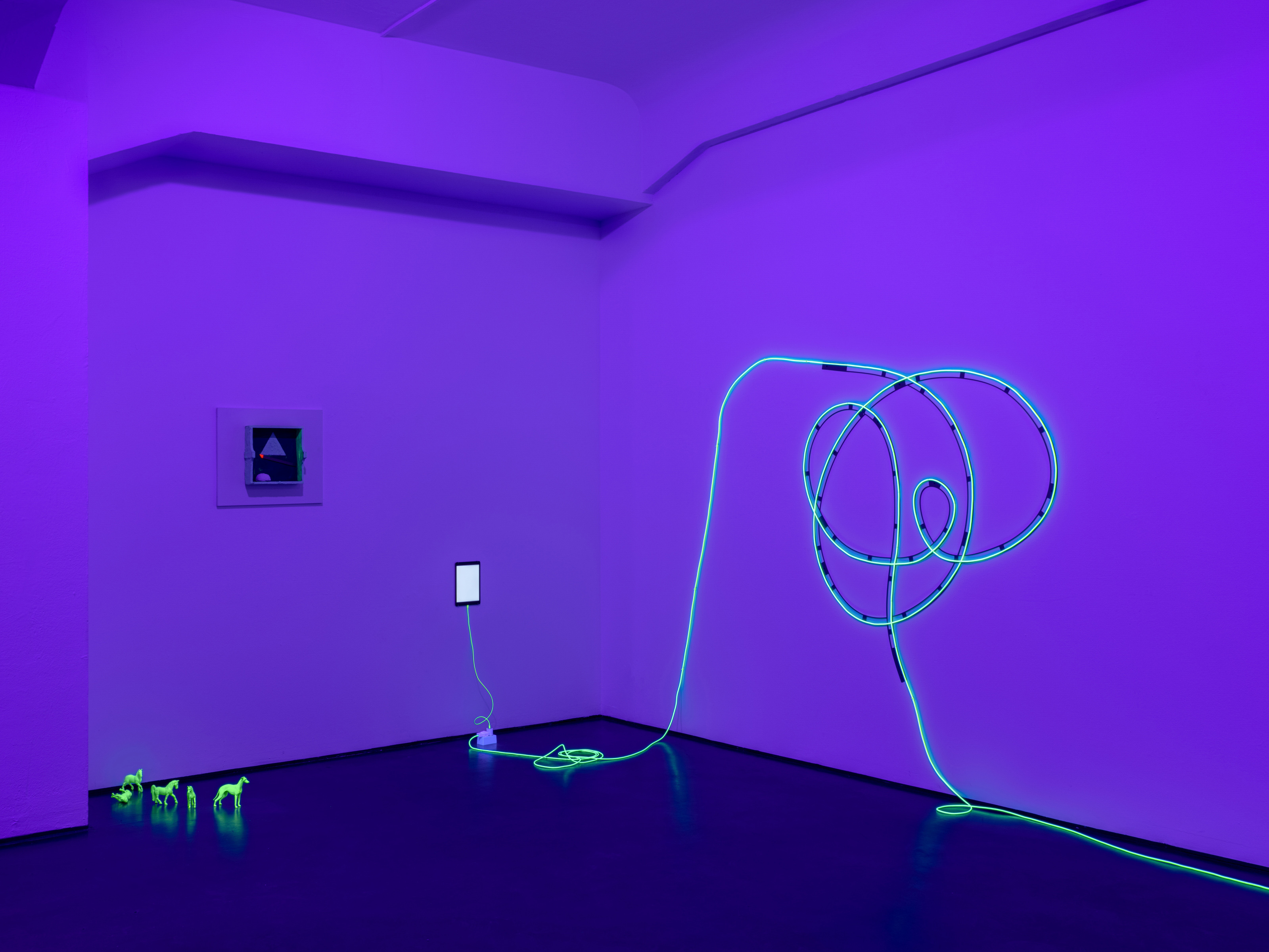 Installation view 4≠4, 2023, courtesy of max goelitz, copyright of the Estate Brigitte Kowanz, photo: Marjorie Brunet Plaza