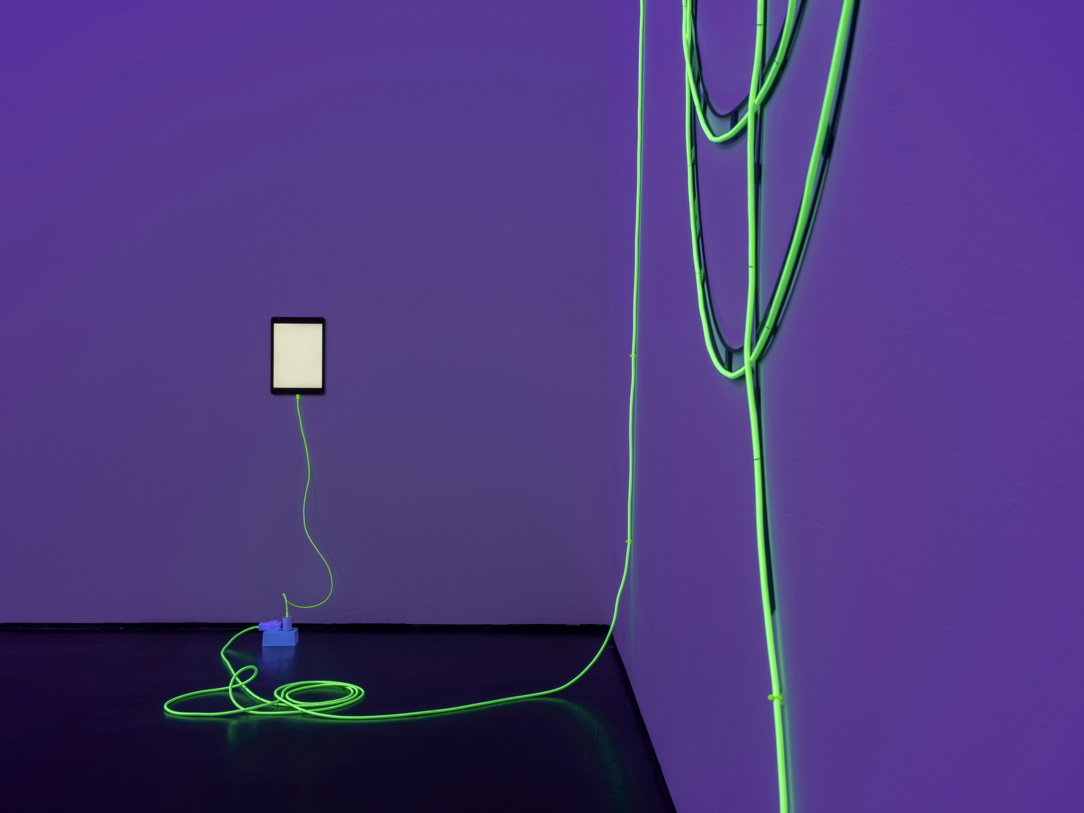 Installation view 4≠4, 2023, courtesy of max goelitz, copyright of the Estate Brigitte Kowanz, photo: Marjorie Brunet Plaza