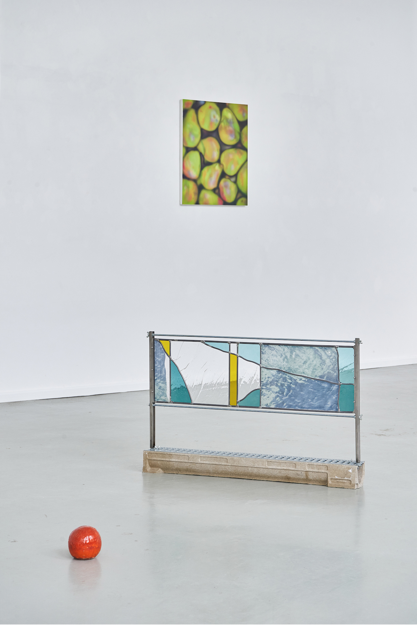 Ju Young Kim, Waters II, 2023, 156 x 59 x 38.5 cm, Collague with printed and colored glass, Stainless, Steel, Grating