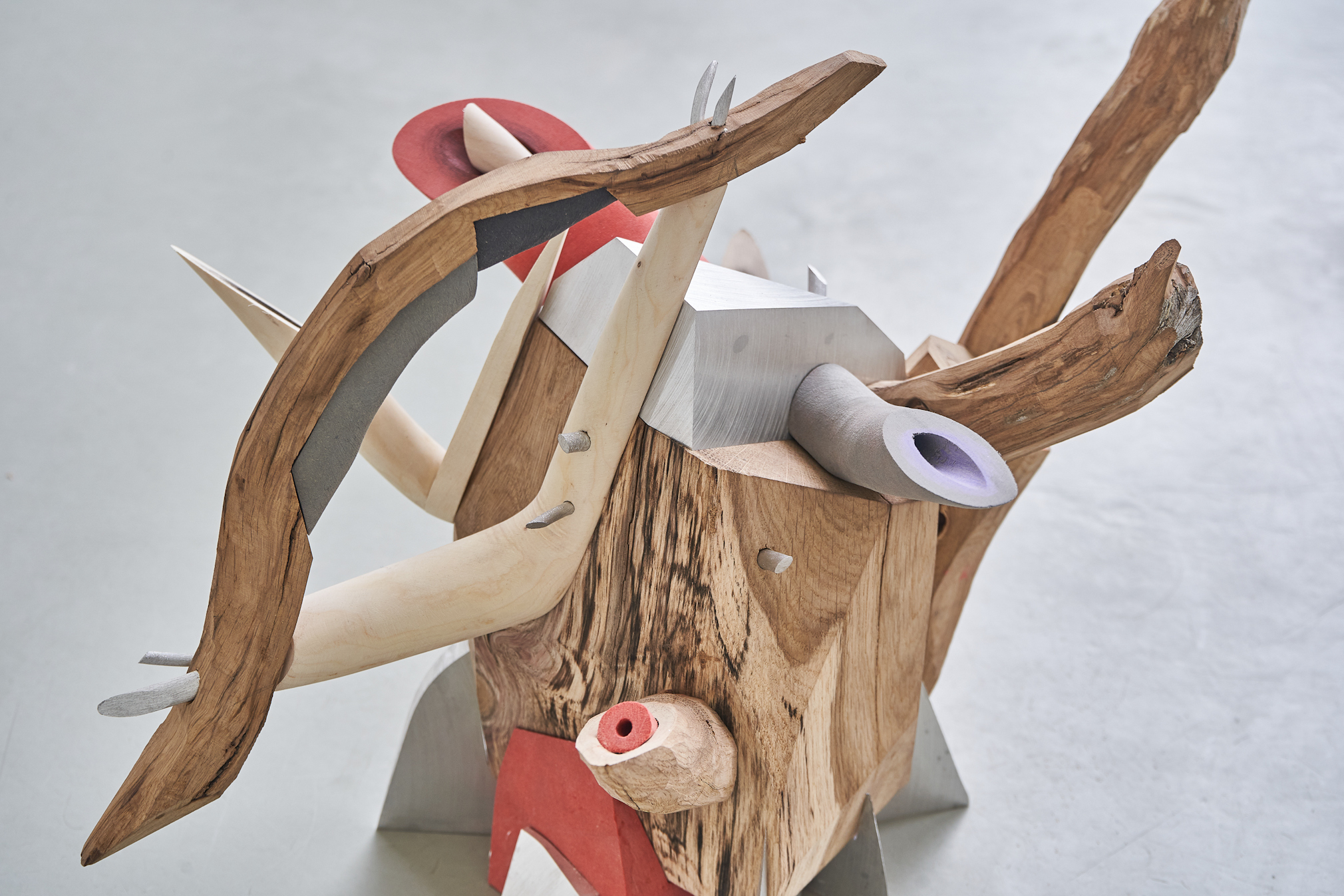 Lukas Hoffmann, Strange Flowers, 2023, 119 x 21 x 33 cm, Aluminium, Wood, Paper