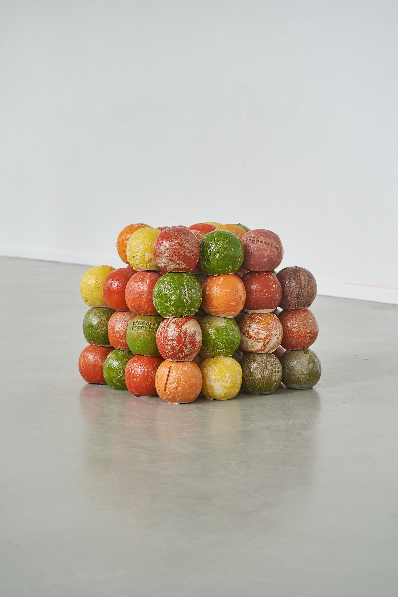 Hannes Borgmeier, Ohne Titel, 2023,  Ã˜11.5 cm, Various dimention,  Ceramic balls