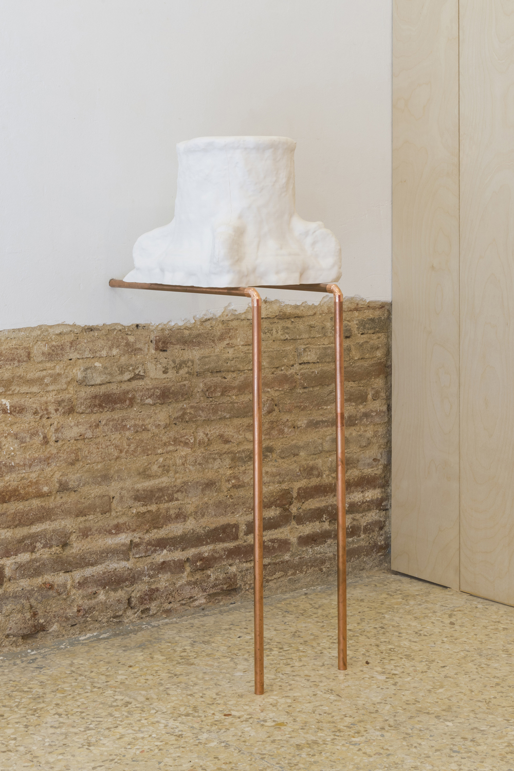 Mercedes Pimiento, ‘Untitled (Como un monumento al colapso)’ (detail), in situ installation, porcelain, copper tubes, 2023