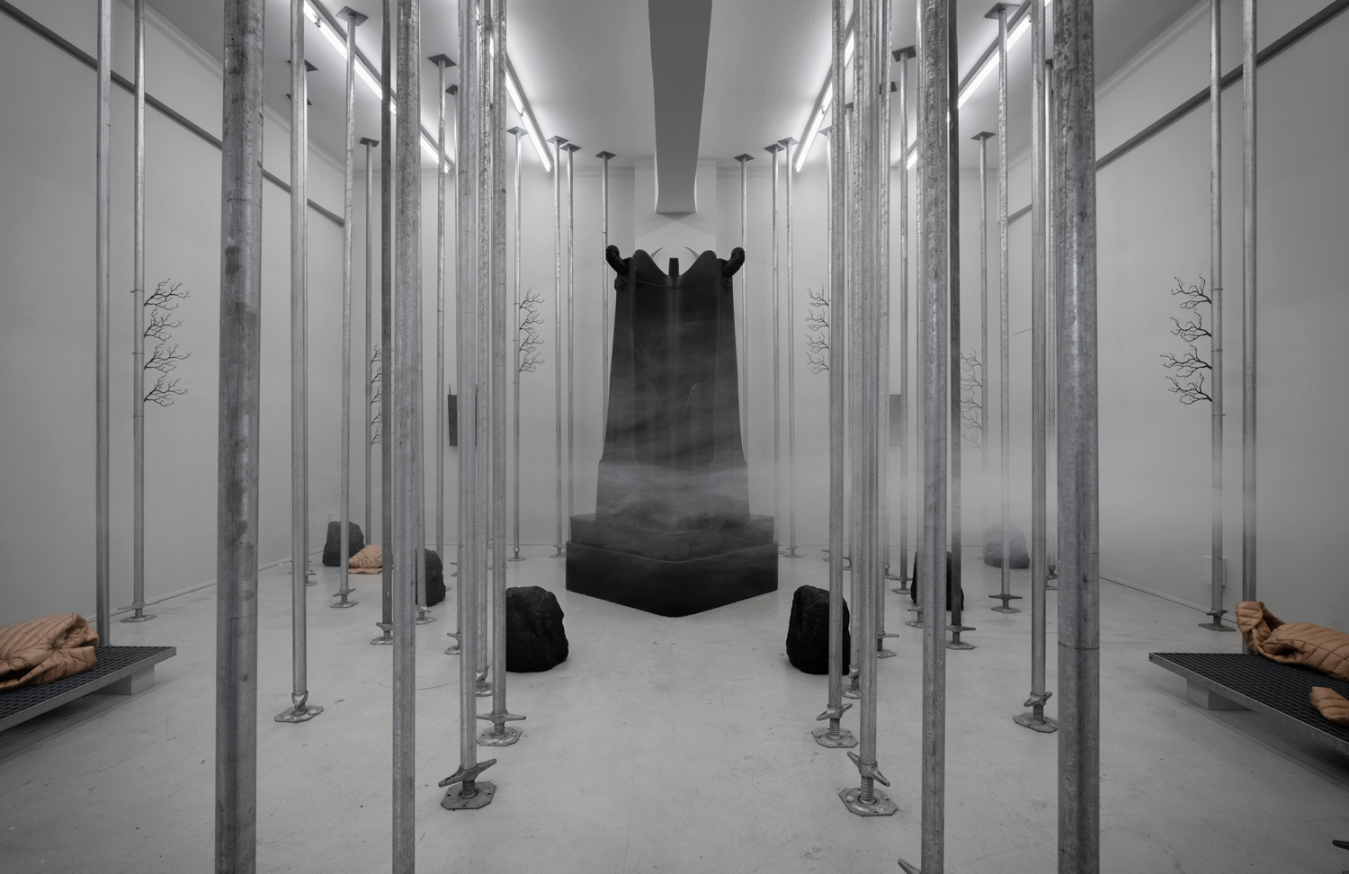 Emma Adler, HOLISTIC PARANOIA, 2023, installation view, Saarländsche Galerie, Berlin